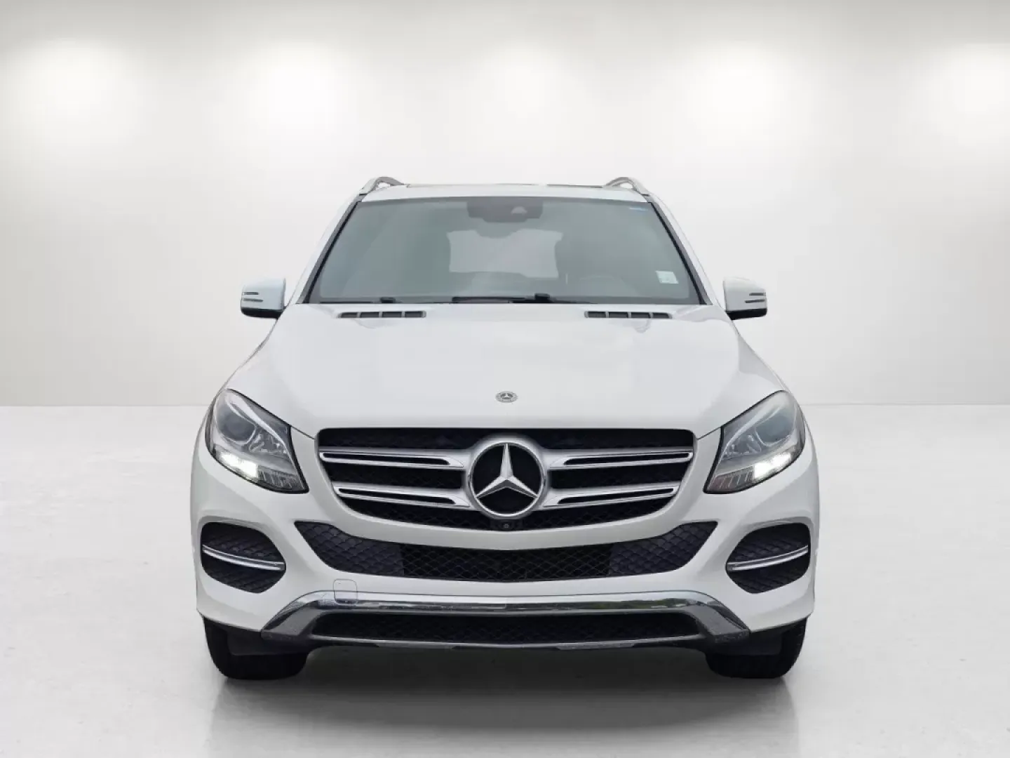2018 /Black Mercedes-Benz GLE GLE 350 (4JGDA5JB6JB) with an Other engine, located at 3959 U.S. 80 W, Phenix City, AL, 36870, (334) 297-4885, 32.469296, -85.135185 - **Experience the Luxury of Driving with the 2018 Mercedes-Benz GLE 350: Perfect for Adventurers and Families Alike!**<br /> <br /> Ready to elevate your driving experience? The 2018 Mercedes-Benz GLE 350, available at Gils Auto in Phenix City, AL, is the quintessential SUV for those who seek a blend - Photo#2