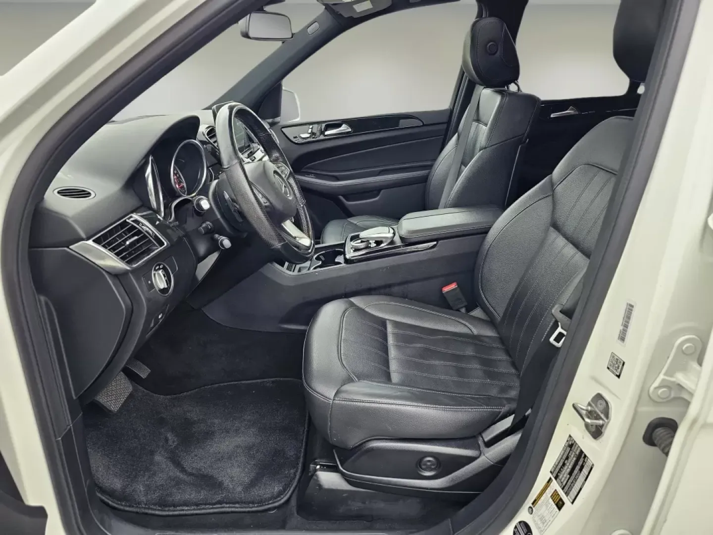 2018 /Black Mercedes-Benz GLE GLE 350 (4JGDA5JB6JB) with an Other engine, located at 3959 U.S. 80 W, Phenix City, AL, 36870, (334) 297-4885, 32.469296, -85.135185 - **Experience the Luxury of Driving with the 2018 Mercedes-Benz GLE 350: Perfect for Adventurers and Families Alike!**<br /> <br /> Ready to elevate your driving experience? The 2018 Mercedes-Benz GLE 350, available at Gils Auto in Phenix City, AL, is the quintessential SUV for those who seek a blend - Photo#10