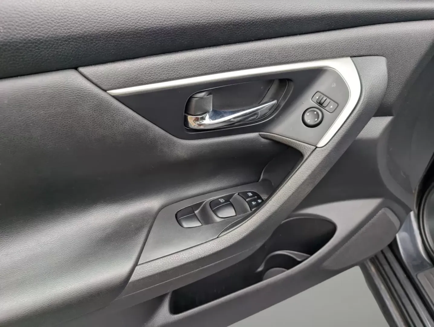2018 /Charcoal Nissan Altima 2.5 S (1N4AL3AP0JC) with an Other engine, located at 3959 U.S. 80 W, Phenix City, AL, 36870, (334) 297-4885, 32.469296, -85.135185 - **Discover Your Next Adventure with the 2018 Nissan Altima 2.5 S at Gils Auto - Columbus!**<br /> <br /> Are you ready to elevate your daily commute or family outings? The 2018 Nissan Altima 2.5 S is the perfect blend of style, comfort, and functionality, designed for those who seek reliable transpo - Photo#8
