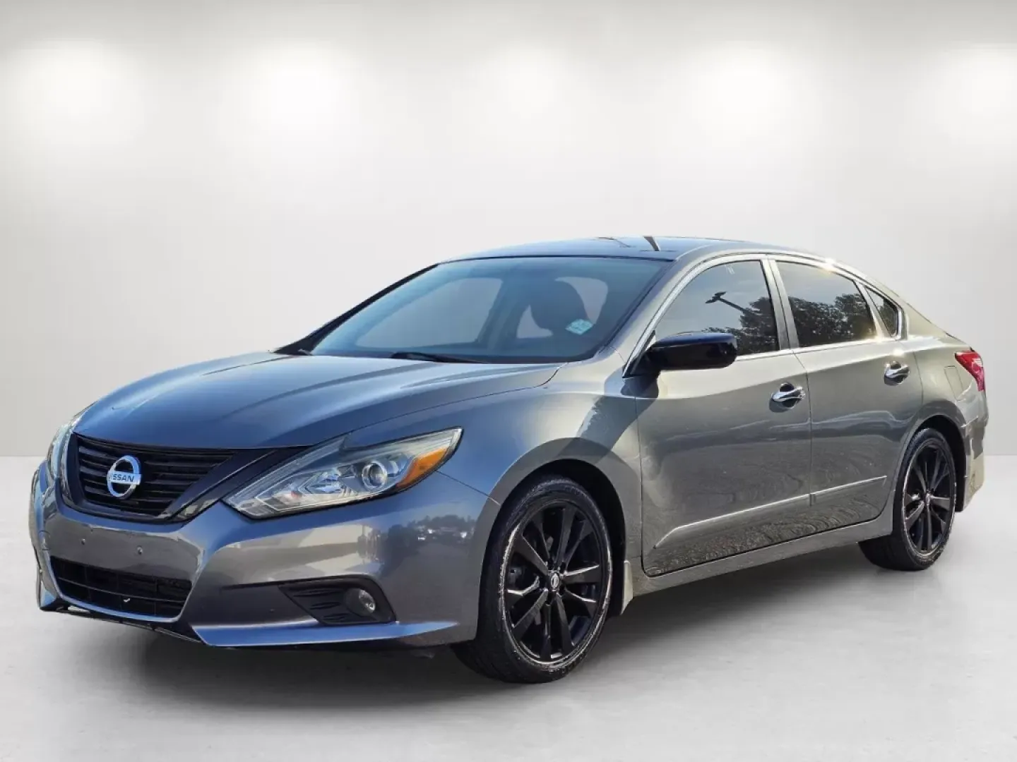 2018 /Sport Interior Nissan Altima 2.5 SR (1N4AL3AP5JC) with an Other engine, located at 3959 U.S. 80 W, Phenix City, AL, 36870, (334) 297-4885, 32.469296, -85.135185 - **Elevate Your Daily Commute with the 2018 Nissan Altima 2.5 SR Perfect for Phenix City Adventures!**<br /> <br /> Are you looking for a reliable sedan that effortlessly balances style, comfort, and performance? Look no further than this stunning 2018 Nissan Altima 2.5 SR at Gils Auto, your trusted - Photo#1