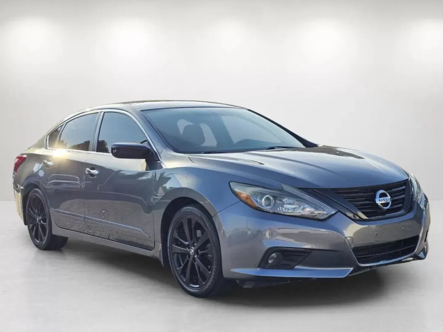 2018 /Sport Interior Nissan Altima 2.5 SR (1N4AL3AP5JC) with an Other engine, located at 3959 U.S. 80 W, Phenix City, AL, 36870, (334) 297-4885, 32.469296, -85.135185 - **Elevate Your Daily Commute with the 2018 Nissan Altima 2.5 SR Perfect for Phenix City Adventures!**<br /> <br /> Are you looking for a reliable sedan that effortlessly balances style, comfort, and performance? Look no further than this stunning 2018 Nissan Altima 2.5 SR at Gils Auto, your trusted - Photo#3