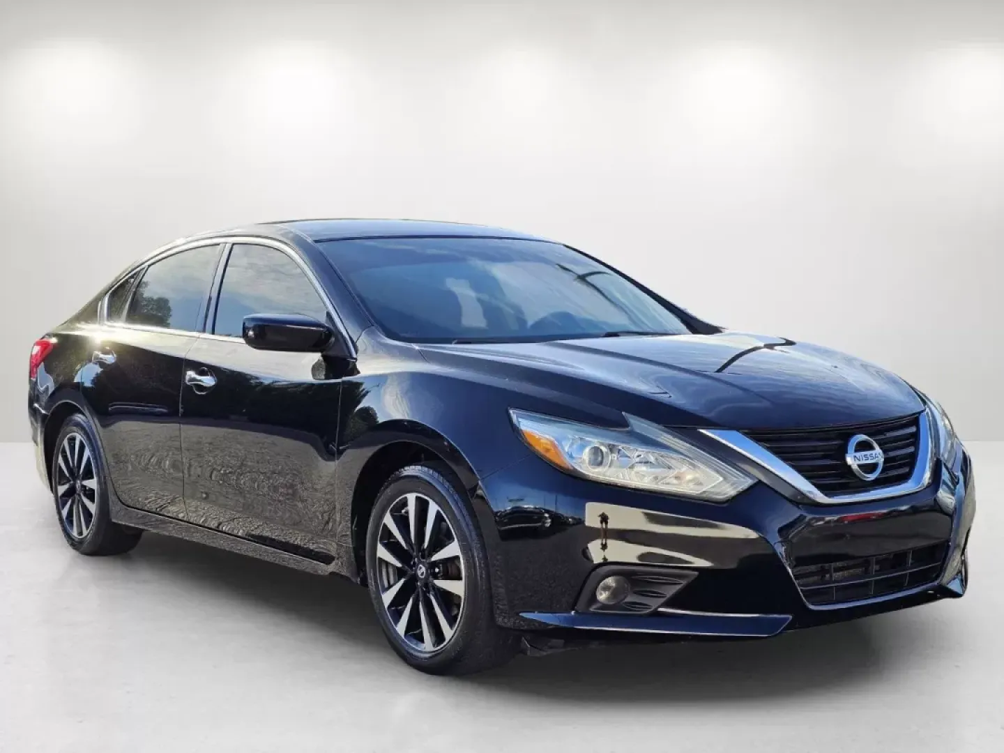 2018 /Charcoal Nissan Altima 2.5 SV (1N4AL3AP8JC) with an Other engine, located at 3959 U.S. 80 W, Phenix City, AL, 36870, (334) 297-4885, 32.469296, -85.135185 - **Experience Life on the Road with the 2018 Nissan Altima Perfect for Your Next Adventure!**<br /> <br /> Are you ready to elevate your daily commute or embark on weekend getaways? Look no further than this stunning 2018 Nissan Altima 2.5 SV, available now at Gils Auto in Phenix City, AL! This seda - Photo#3