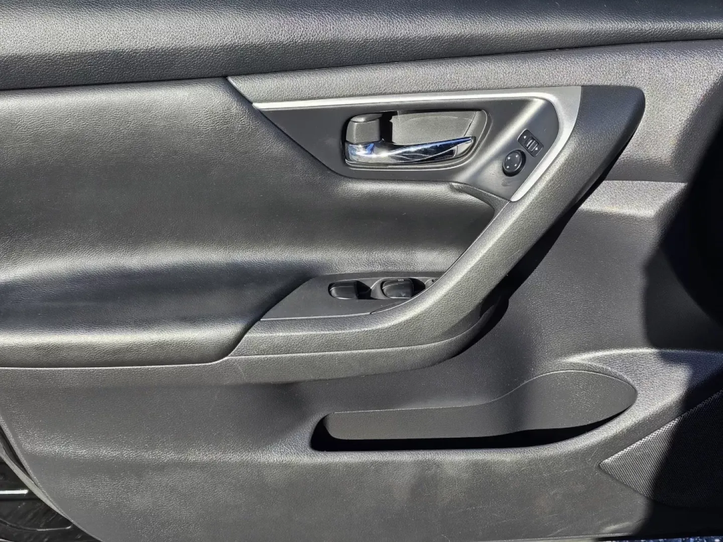 2018 /Charcoal Nissan Altima 2.5 SV (1N4AL3AP8JC) with an Other engine, located at 3959 U.S. 80 W, Phenix City, AL, 36870, (334) 297-4885, 32.469296, -85.135185 - **Experience Life on the Road with the 2018 Nissan Altima Perfect for Your Next Adventure!**<br /> <br /> Are you ready to elevate your daily commute or embark on weekend getaways? Look no further than this stunning 2018 Nissan Altima 2.5 SV, available now at Gils Auto in Phenix City, AL! This seda - Photo#9