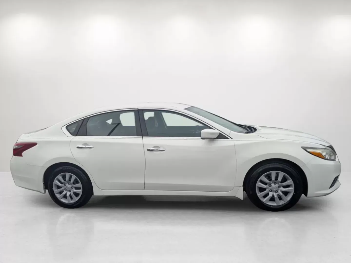 2018 /Charcoal Nissan Altima 2.5 S (1N4AL3AP8JC) with an Other engine, located at 804 22nd Ave, Phenix City, AL, 36870, (334) 297-1860, 32.484749, -85.024475 - **Drive Your Life Forward with the 2018 Nissan Altima: Perfect for Commuters and Families Alike!**<br /> <br /> If you're seeking a reliable vehicle that complements your busy lifestyle, look no further than this stunning 2018 Nissan Altima 2.5 S, now available at Gils Auto in Phenix City, AL. This - Photo#3