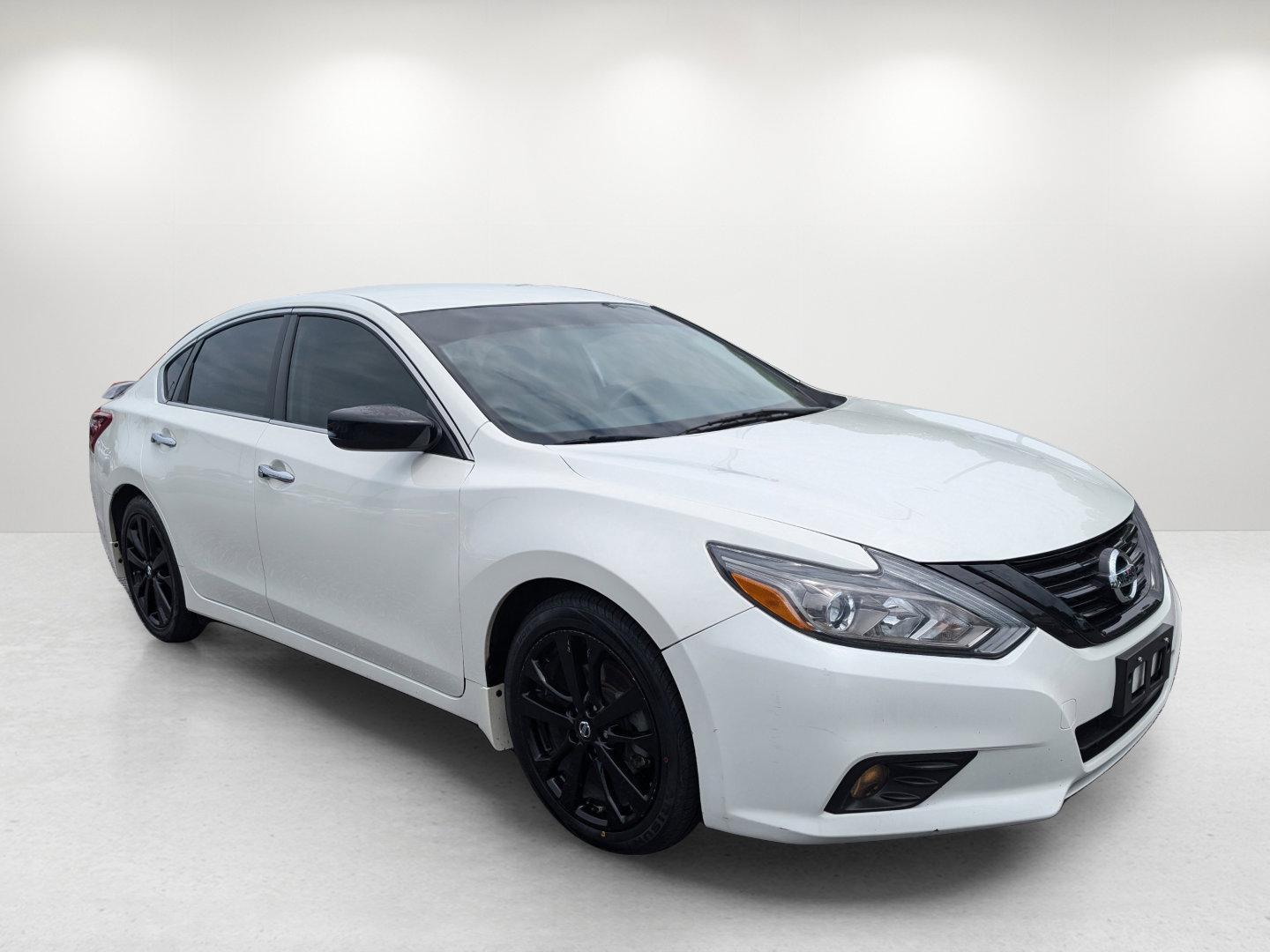 2018 /Sport Interior Nissan Altima 2.5 SR (1N4AL3AP4JC) with an Regular Unleaded I-4 2.5 L/152 engine, 1-Speed CVT w/OD transmission, located at 3959 U.S. 80 W, Phenix City, AL, 36870, (334) 297-4885, 32.469296, -85.135185 - 2018 Nissan Altima 2.5 SR - Photo#4