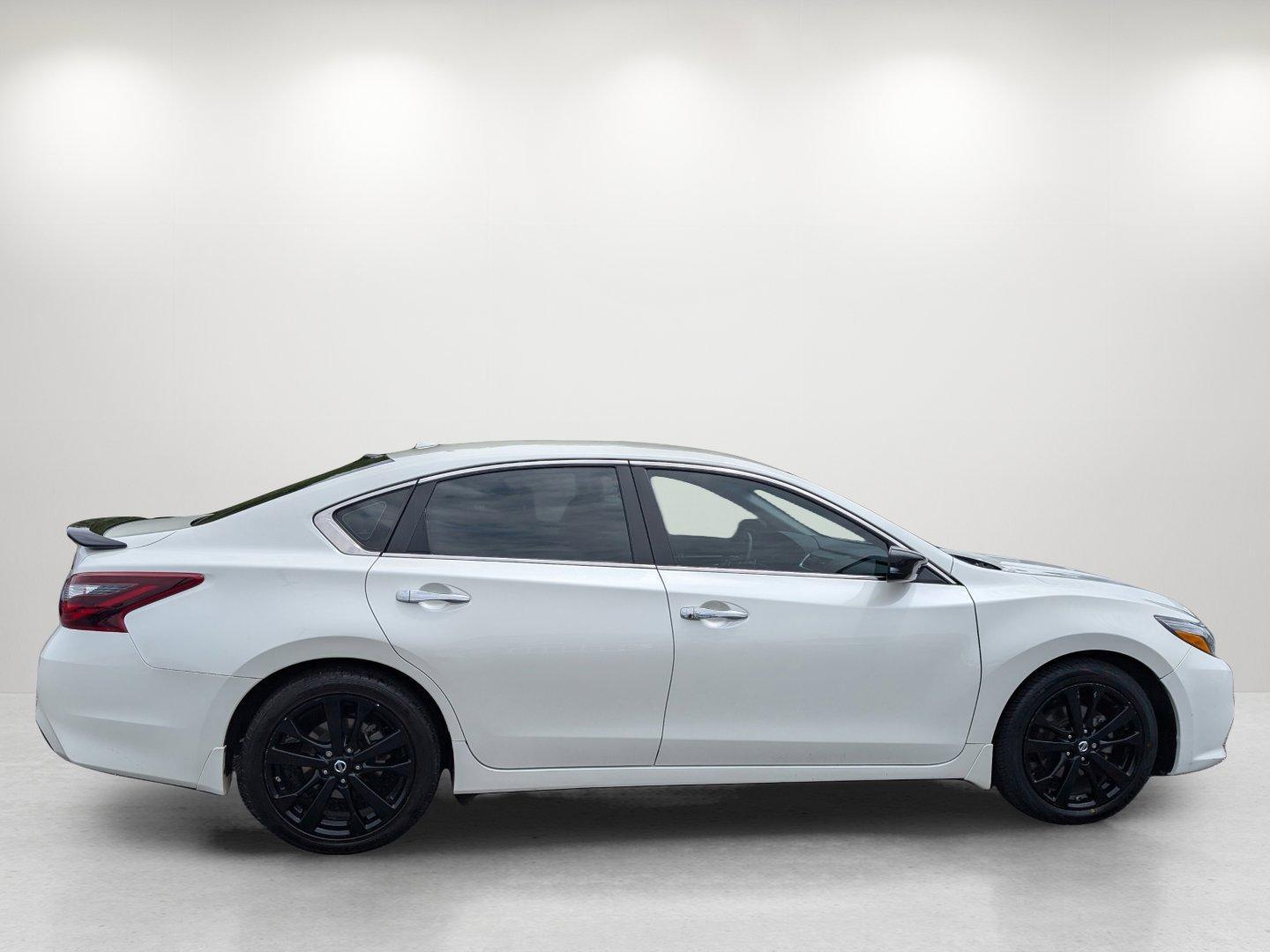 2018 /Sport Interior Nissan Altima 2.5 SR (1N4AL3AP4JC) with an Regular Unleaded I-4 2.5 L/152 engine, 1-Speed CVT w/OD transmission, located at 3959 U.S. 80 W, Phenix City, AL, 36870, (334) 297-4885, 32.469296, -85.135185 - 2018 Nissan Altima 2.5 SR - Photo#5
