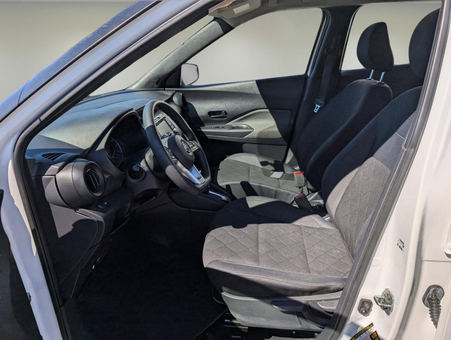 2018 /Charcoal Nissan Kicks S (3N1CP5CU5JL) with an Regular Unleaded I-4 1.6 L/98 engine, 1-Speed CVT w/OD transmission, located at 1430 Gateway Drive, Opelika, AL, 36801, (334) 239-0944, 32.637871, -85.409790 - 2018 Nissan Kicks S - Photo#8