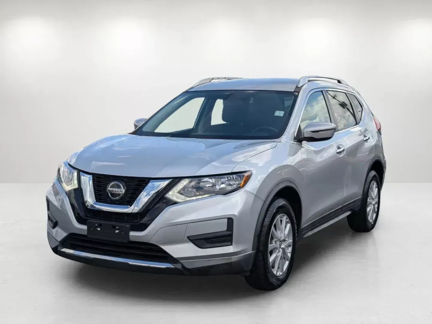 2018 /Charcoal Nissan Rogue SV (KNMAT2MVXJP) with an Regular Unleaded I-4 2.5 L/152 engine, 1-Speed CVT w/OD transmission, located at 3959 U.S. 80 W, Phenix City, AL, 36870, (334) 297-4885, 32.469296, -85.135185 - 2018 Nissan Rogue SV - Photo#1