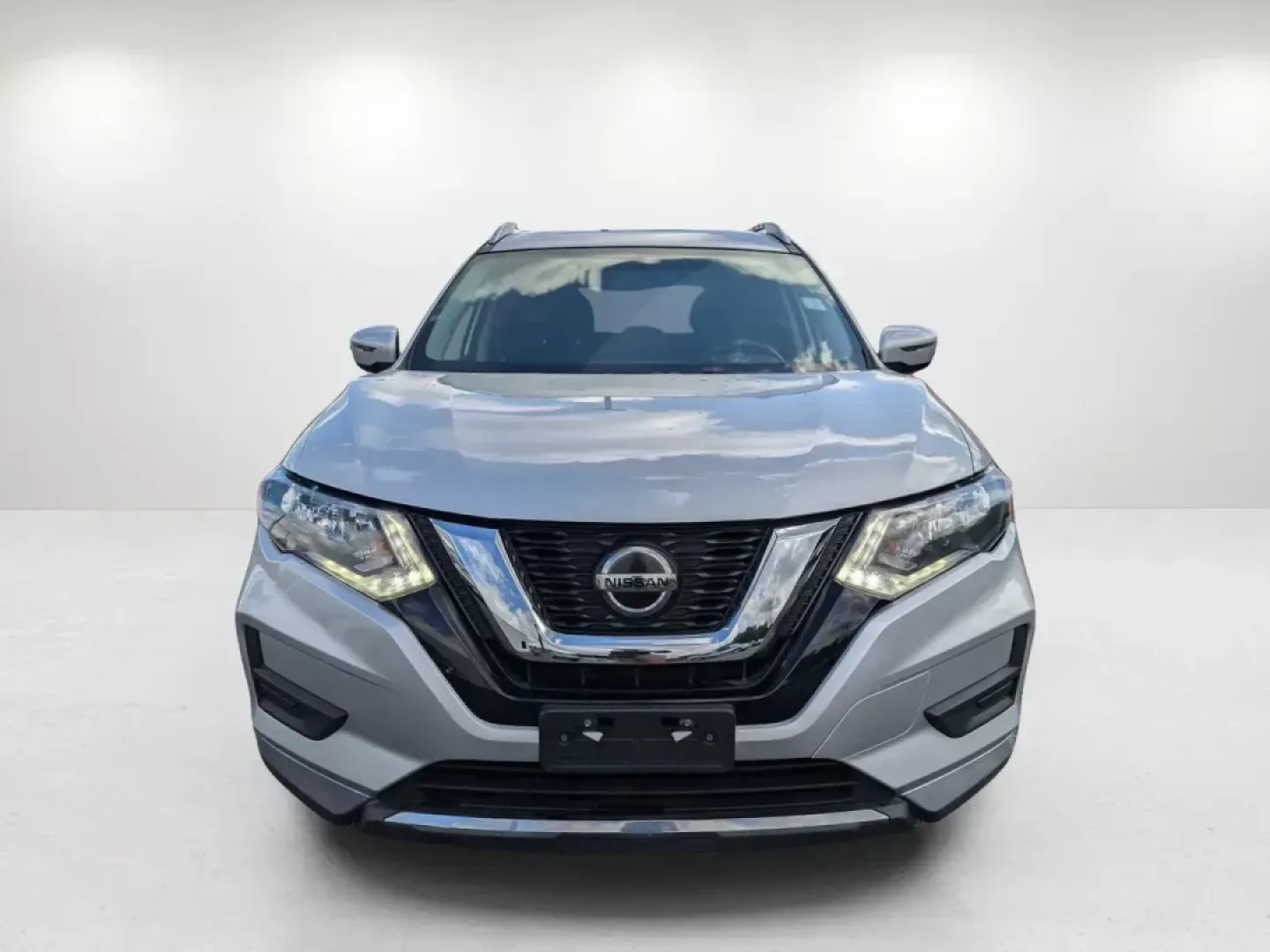 2018 /Charcoal Nissan Rogue SV (KNMAT2MVXJP) with an Regular Unleaded I-4 2.5 L/152 engine, 1-Speed CVT w/OD transmission, located at 3959 U.S. 80 W, Phenix City, AL, 36870, (334) 297-4885, 32.469296, -85.135185 - 2018 Nissan Rogue SV - Photo#2