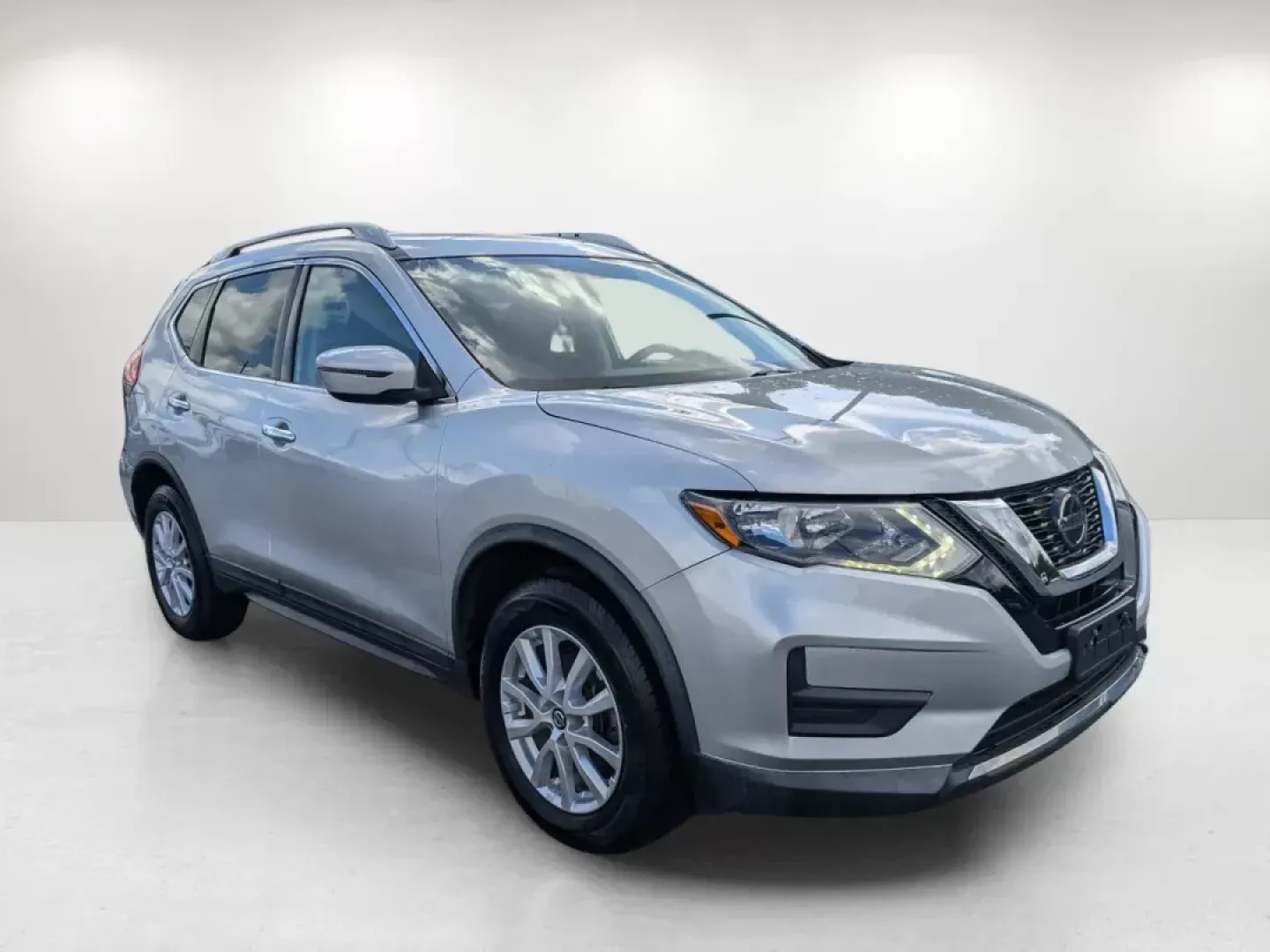 2018 /Charcoal Nissan Rogue SV (KNMAT2MVXJP) with an Regular Unleaded I-4 2.5 L/152 engine, 1-Speed CVT w/OD transmission, located at 3959 U.S. 80 W, Phenix City, AL, 36870, (334) 297-4885, 32.469296, -85.135185 - 2018 Nissan Rogue SV - Photo#3