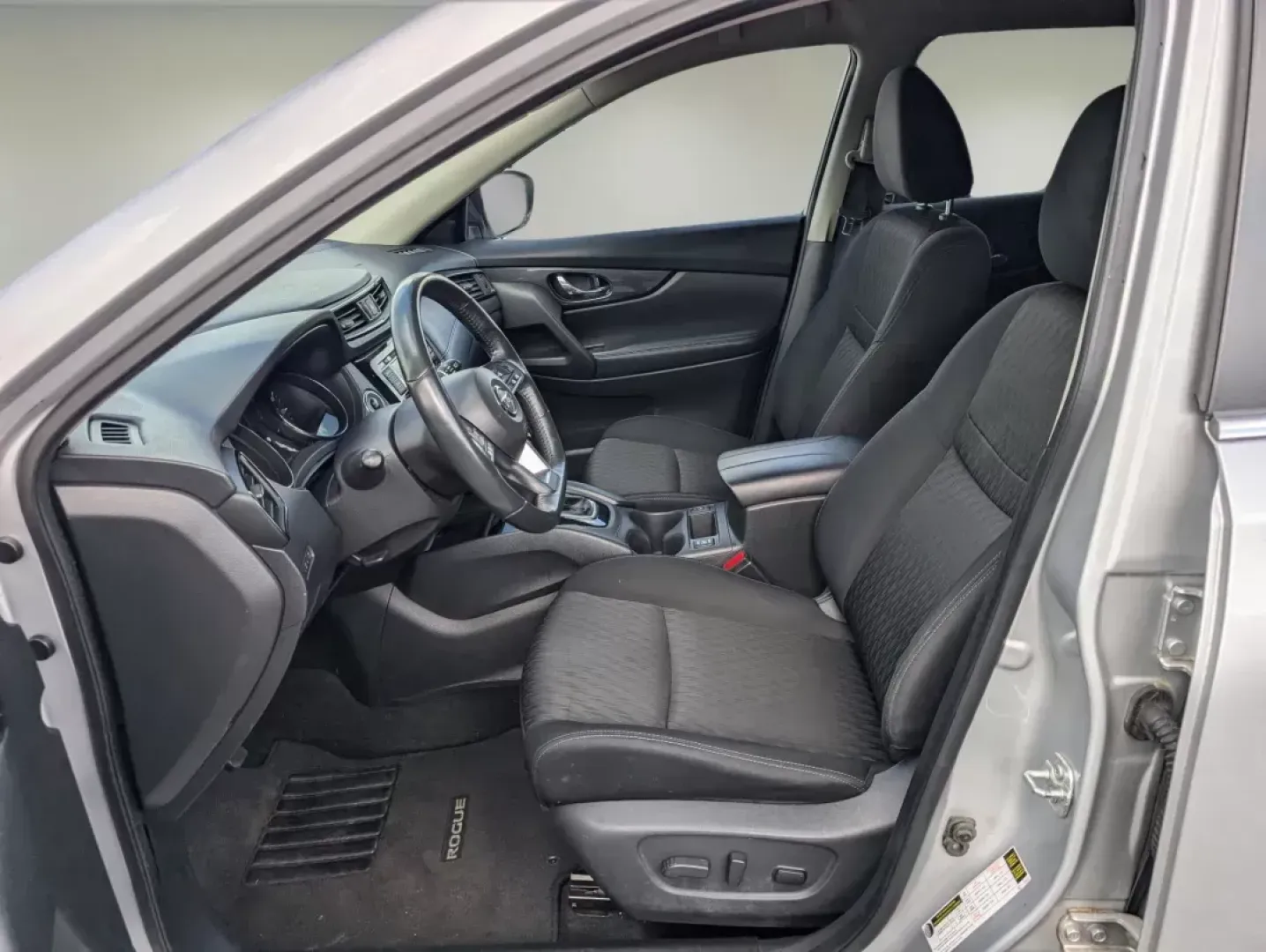 2018 /Charcoal Nissan Rogue SV (KNMAT2MVXJP) with an Regular Unleaded I-4 2.5 L/152 engine, 1-Speed CVT w/OD transmission, located at 3959 U.S. 80 W, Phenix City, AL, 36870, (334) 297-4885, 32.469296, -85.135185 - 2018 Nissan Rogue SV - Photo#10