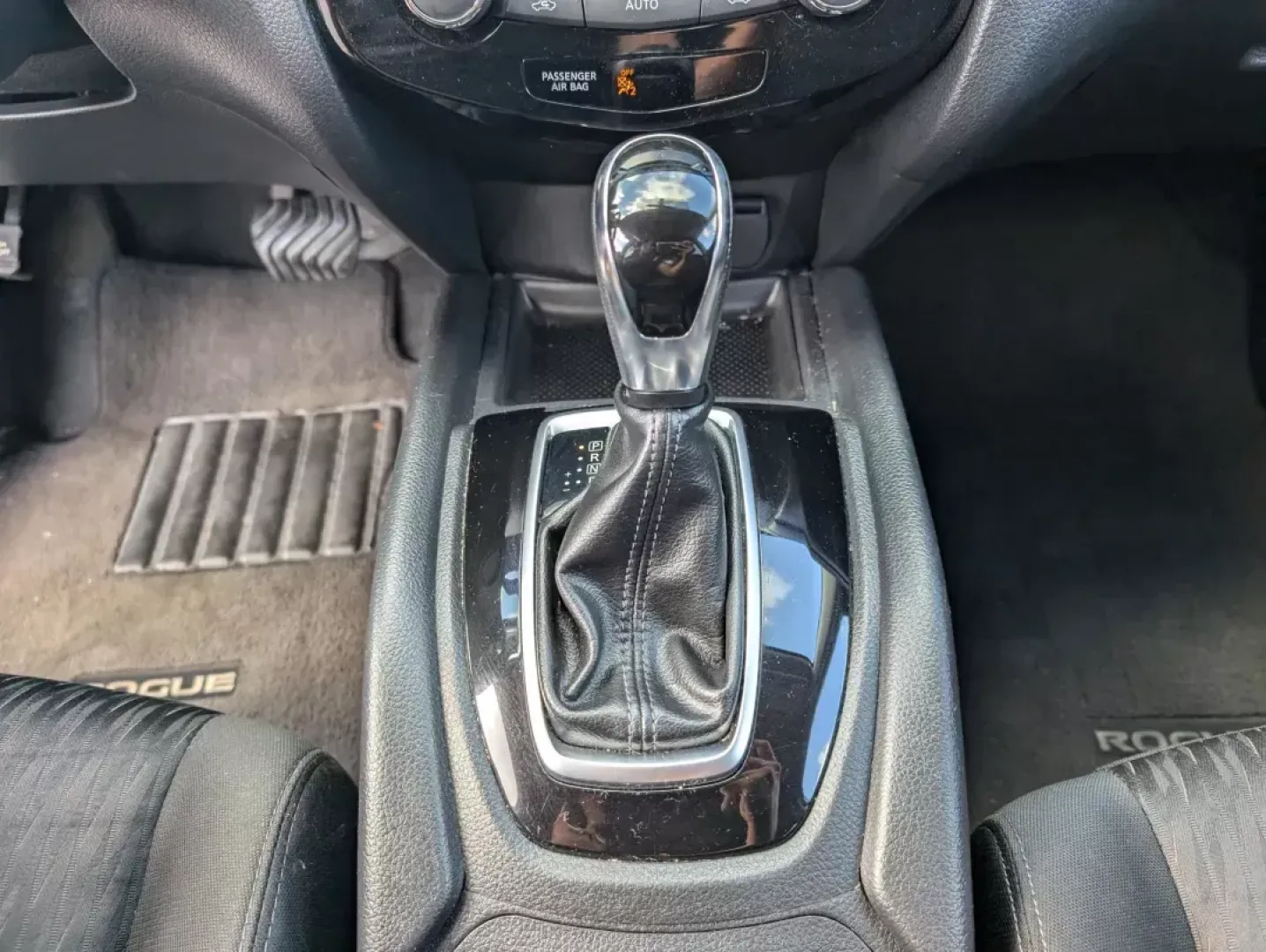 2018 /Charcoal Nissan Rogue SV (KNMAT2MVXJP) with an Regular Unleaded I-4 2.5 L/152 engine, 1-Speed CVT w/OD transmission, located at 3959 U.S. 80 W, Phenix City, AL, 36870, (334) 297-4885, 32.469296, -85.135185 - 2018 Nissan Rogue SV - Photo#14