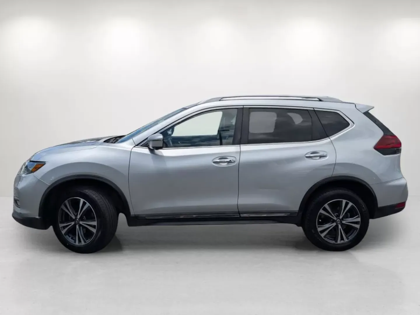 2018 /Charcoal Nissan Rogue SL (5N1AT2MV9JC) with an Other engine, located at 5115 14th Ave., Columbus, GA, 31904, (706) 323-0345, 32.511494, -84.971046 - **Unleash Your Adventurous Spirit with the 2018 Nissan Rogue SL at Gils Auto - Phenix City!**<br /> <br /> Are you ready to take your lifestyle to the next level? Whether you're planning a family road trip, commuting to work, or seeking thrilling weekend adventures, the 2018 Nissan Rogue SL is desig - Photo#7