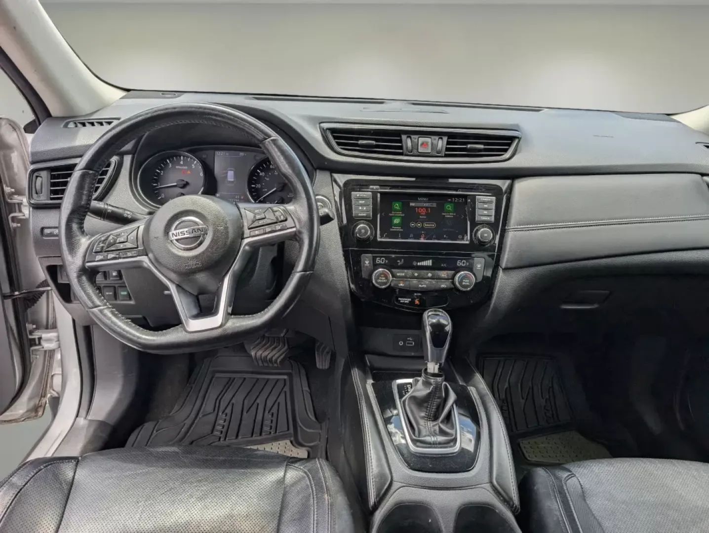 2018 /Charcoal Nissan Rogue SL (5N1AT2MV9JC) with an Other engine, located at 5115 14th Ave., Columbus, GA, 31904, (706) 323-0345, 32.511494, -84.971046 - **Unleash Your Adventurous Spirit with the 2018 Nissan Rogue SL at Gils Auto - Phenix City!**<br /> <br /> Are you ready to take your lifestyle to the next level? Whether you're planning a family road trip, commuting to work, or seeking thrilling weekend adventures, the 2018 Nissan Rogue SL is desig - Photo#11