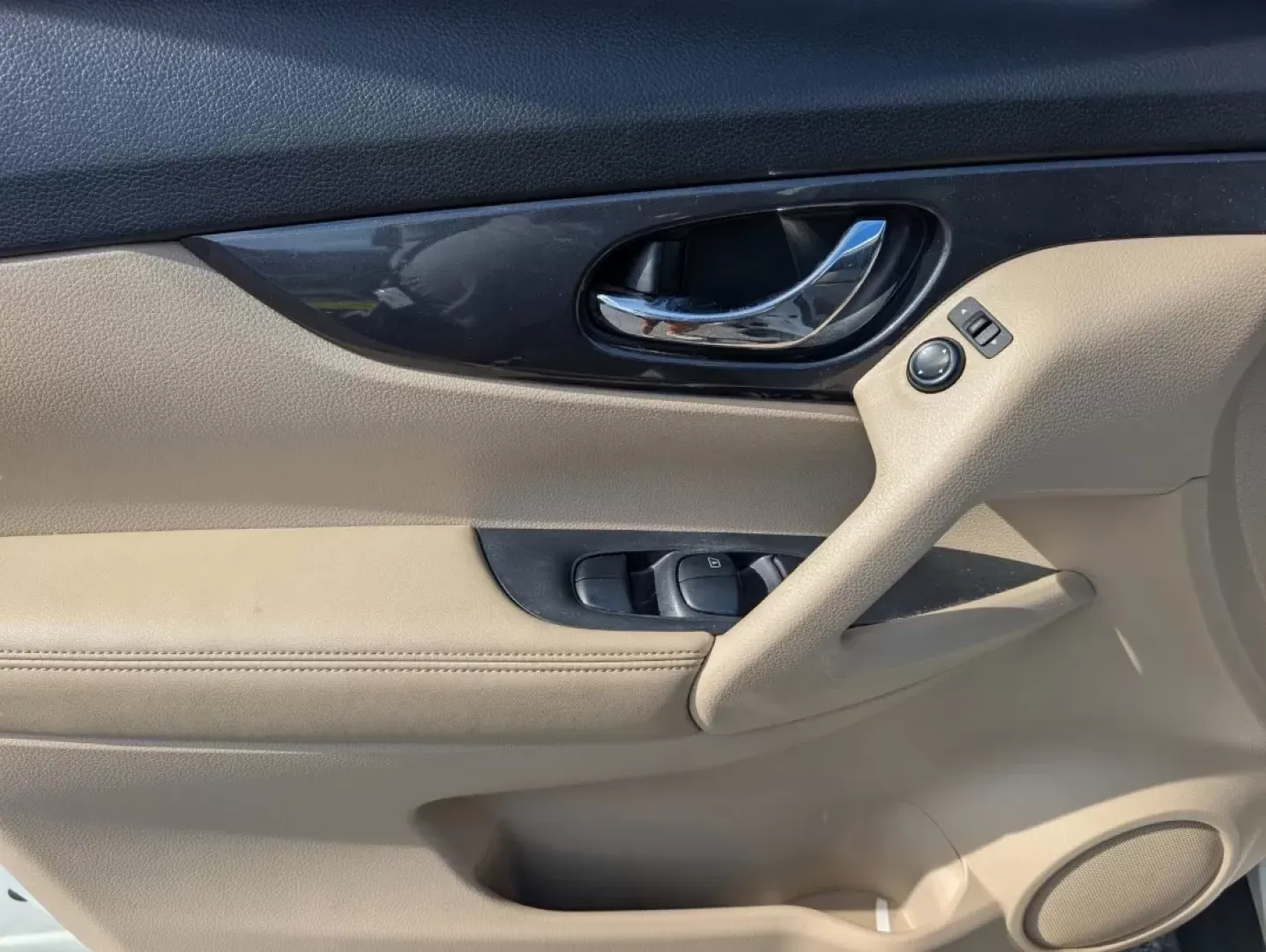 2018 /Almond Nissan Rogue SV (KNMAT2MV8JP) with an Other engine, located at 804 22nd Ave, Phenix City, AL, 36870, (334) 297-1860, 32.484749, -85.024475 - **Elevate Your Family Adventures with the 2018 Nissan Rogue SV at Gils Auto!**<br /> <br /> Are you searching for the perfect vehicle to accommodate your family's adventures or daily commutes? Look no further than the 2018 Nissan Rogue SV, available now at Gils Auto in Phenix City, AL. This versatil - Photo#15