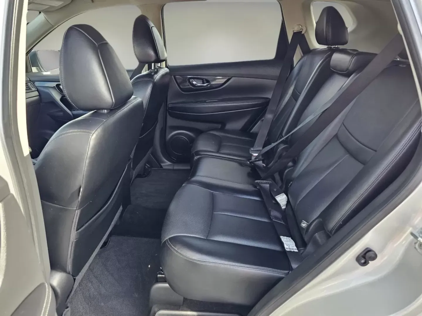 2018 /Charcoal Nissan Rogue SL (JN8AT2MTXJW) with an Other engine, located at 804 22nd Ave, Phenix City, AL, 36870, (334) 297-1860, 32.484749, -85.024475 - Elevate your daily driving experience with the stunning 2018 Nissan Rogue SL, a versatile SUV designed for those who prioritize both style and functionality. Whether you're a growing family seeking ample space, a commuter craving comfort during long drives, or an adventurer looking for reliability o - Photo#14