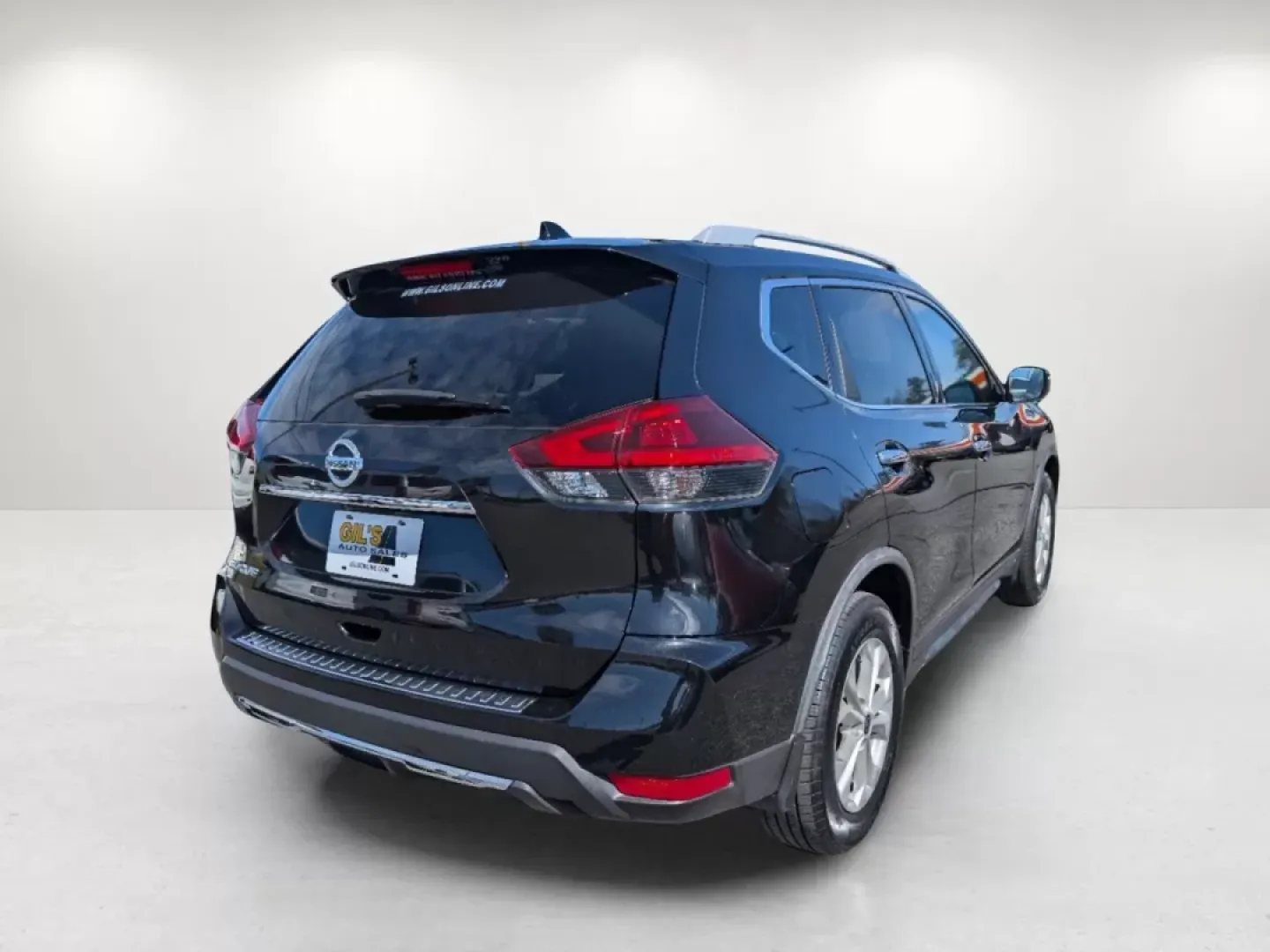2018 /Charcoal Nissan Rogue S (JN8AT2MT8JW) with an Other engine, located at 1430 Gateway Drive, Opelika, AL, 36801, (334) 239-0944, 32.637871, -85.409790 - **Adventure Awaits with the 2018 Nissan Rogue at Gils Auto Your Buy Here Pay Here Dealership in Phenix City, AL!**<br /> <br /> Are you ready for your next adventure? Whether it's a daily commute, a family road trip, or weekend getaways to nearby attractions like Lake Harding and the Chattahoochee - Photo#4