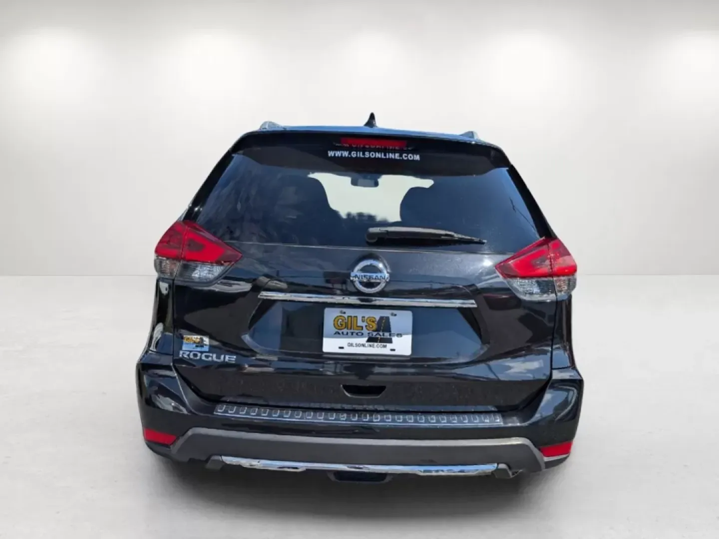 2018 /Charcoal Nissan Rogue S (JN8AT2MT8JW) with an Other engine, located at 1430 Gateway Drive, Opelika, AL, 36801, (334) 239-0944, 32.637871, -85.409790 - **Adventure Awaits with the 2018 Nissan Rogue at Gils Auto Your Buy Here Pay Here Dealership in Phenix City, AL!**<br /> <br /> Are you ready for your next adventure? Whether it's a daily commute, a family road trip, or weekend getaways to nearby attractions like Lake Harding and the Chattahoochee - Photo#5