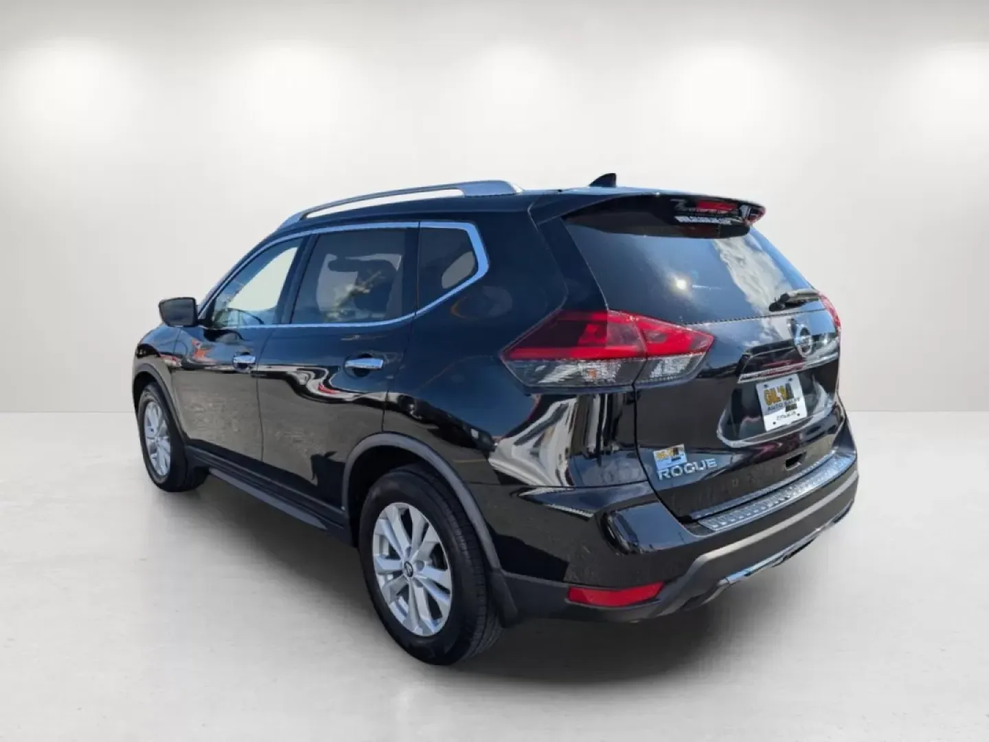 2018 /Charcoal Nissan Rogue S (JN8AT2MT8JW) with an Other engine, located at 1430 Gateway Drive, Opelika, AL, 36801, (334) 239-0944, 32.637871, -85.409790 - **Adventure Awaits with the 2018 Nissan Rogue at Gils Auto Your Buy Here Pay Here Dealership in Phenix City, AL!**<br /> <br /> Are you ready for your next adventure? Whether it's a daily commute, a family road trip, or weekend getaways to nearby attractions like Lake Harding and the Chattahoochee - Photo#6