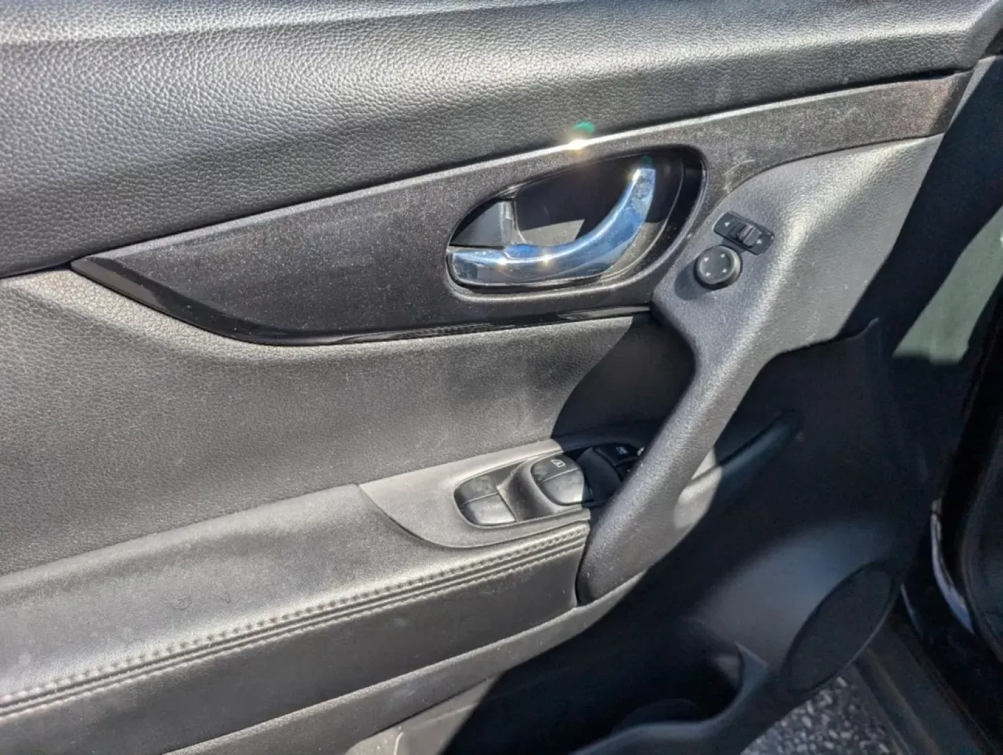 2018 /Charcoal Nissan Rogue S (JN8AT2MT8JW) with an Other engine, located at 1430 Gateway Drive, Opelika, AL, 36801, (334) 239-0944, 32.637871, -85.409790 - **Adventure Awaits with the 2018 Nissan Rogue at Gils Auto Your Buy Here Pay Here Dealership in Phenix City, AL!**<br /> <br /> Are you ready for your next adventure? Whether it's a daily commute, a family road trip, or weekend getaways to nearby attractions like Lake Harding and the Chattahoochee - Photo#8