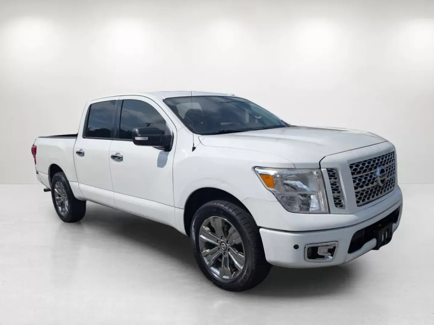 2018 /Black Nissan Titan SV (1N6AA1E63JN) with an Other engine, located at 1430 Gateway Drive, Opelika, AL, 36801, (334) 239-0944, 32.637871, -85.409790 - **Unleash Your Weekend Adventures in the 2018 Nissan Titan SV at Gils Auto - Phenix City!** <br /> <br /> Are you ready to elevate your weekend getaways or tackle daily commutes with confidence? The 2018 Nissan Titan SV, now available at Gils Auto in Phenix City, AL, is the perfect companion for th - Photo#2