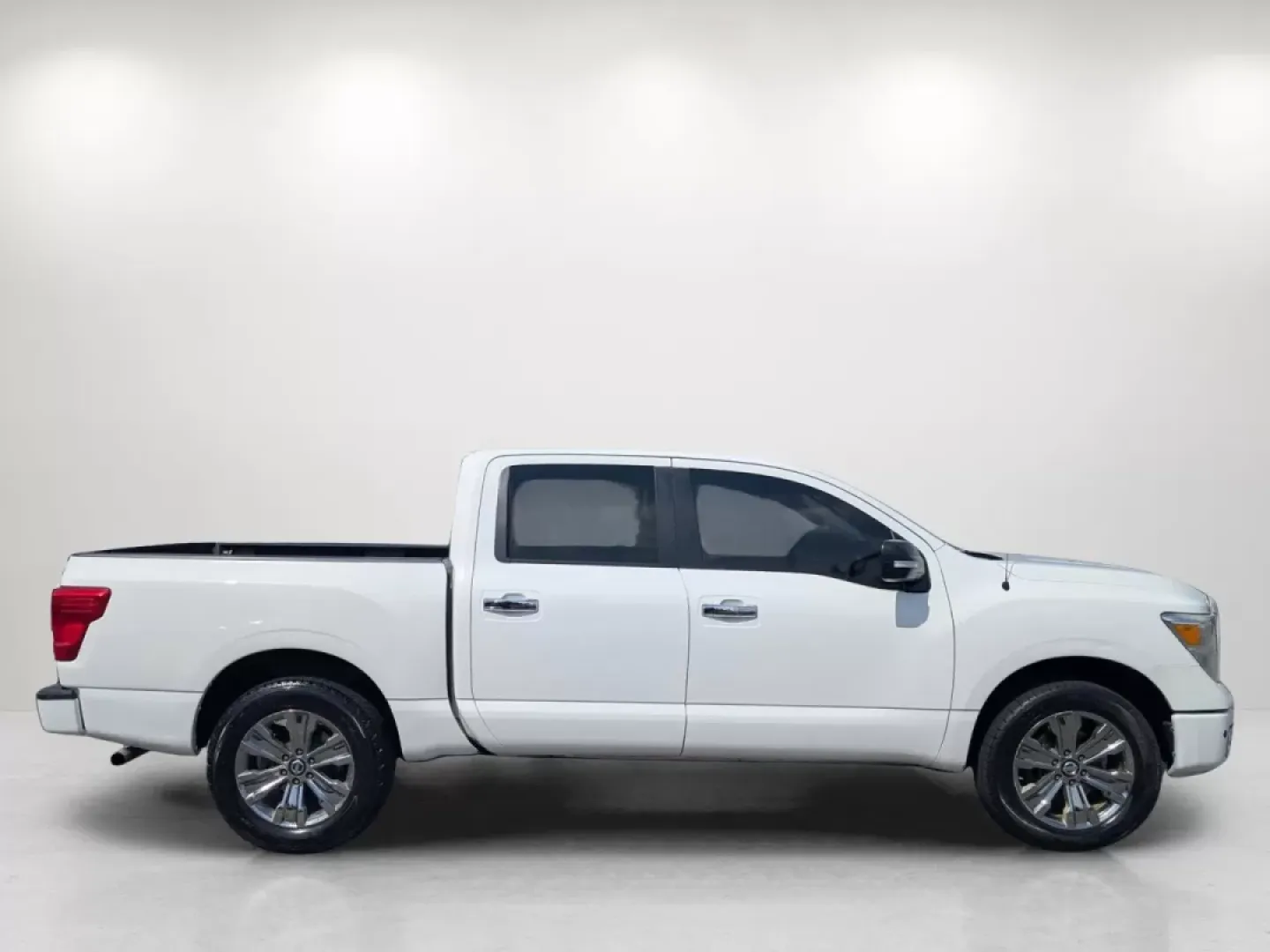 2018 /Black Nissan Titan SV (1N6AA1E63JN) with an Other engine, located at 1430 Gateway Drive, Opelika, AL, 36801, (334) 239-0944, 32.637871, -85.409790 - **Unleash Your Weekend Adventures in the 2018 Nissan Titan SV at Gils Auto - Phenix City!** <br /> <br /> Are you ready to elevate your weekend getaways or tackle daily commutes with confidence? The 2018 Nissan Titan SV, now available at Gils Auto in Phenix City, AL, is the perfect companion for th - Photo#3