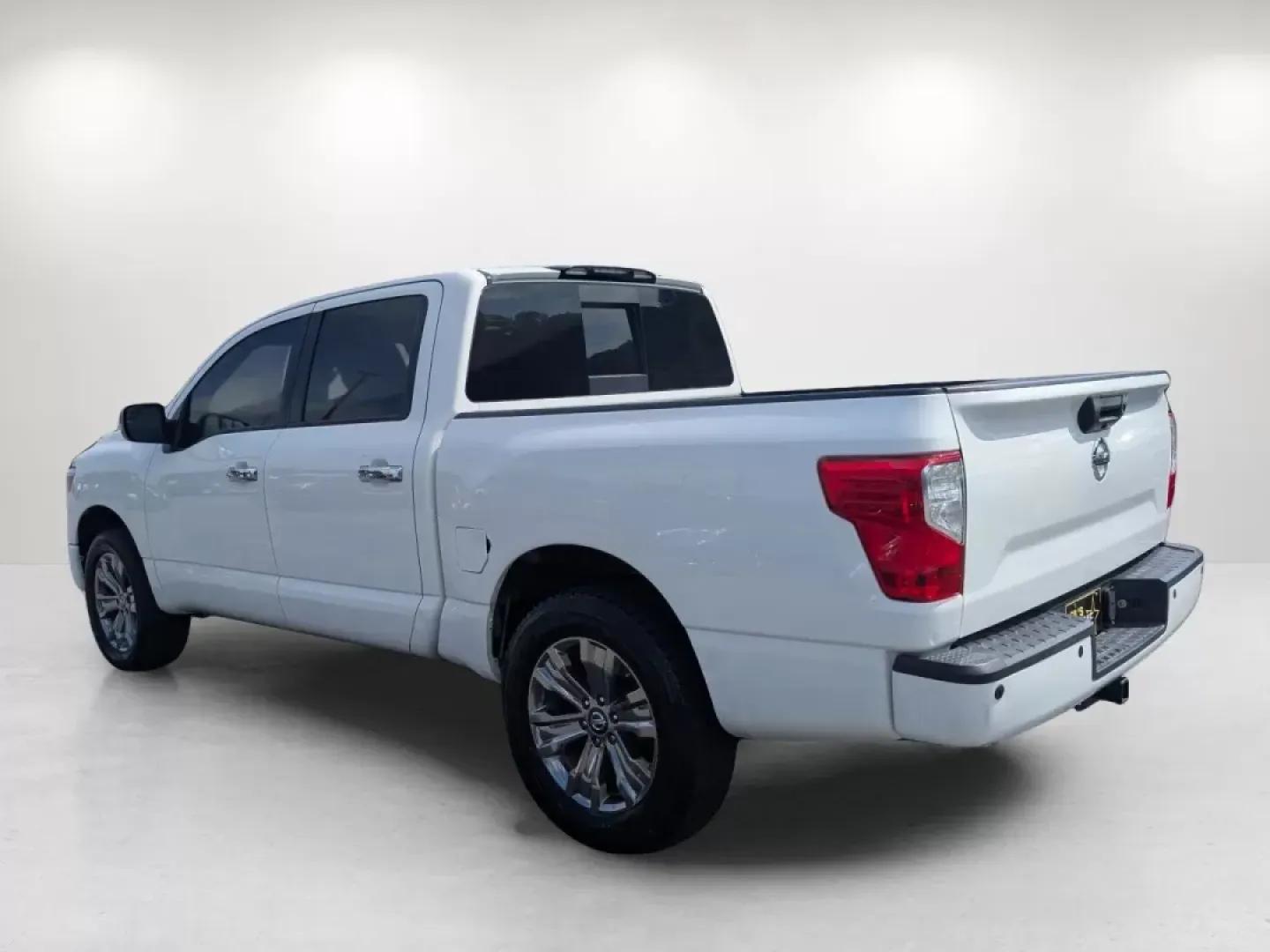 2018 /Black Nissan Titan SV (1N6AA1E63JN) with an Other engine, located at 1430 Gateway Drive, Opelika, AL, 36801, (334) 239-0944, 32.637871, -85.409790 - **Unleash Your Weekend Adventures in the 2018 Nissan Titan SV at Gils Auto - Phenix City!** <br /> <br /> Are you ready to elevate your weekend getaways or tackle daily commutes with confidence? The 2018 Nissan Titan SV, now available at Gils Auto in Phenix City, AL, is the perfect companion for th - Photo#6