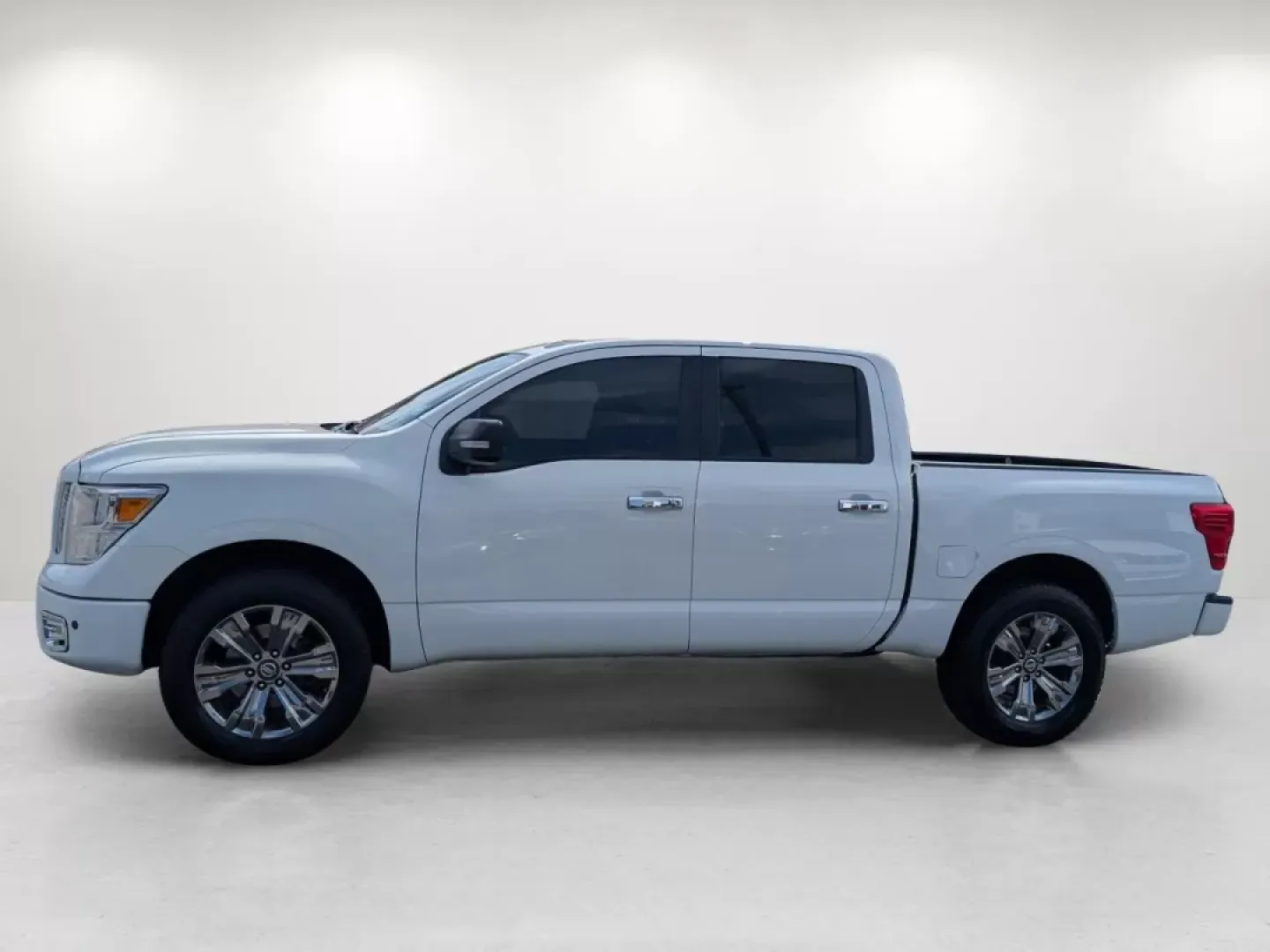 2018 /Black Nissan Titan SV (1N6AA1E63JN) with an Other engine, located at 1430 Gateway Drive, Opelika, AL, 36801, (334) 239-0944, 32.637871, -85.409790 - **Unleash Your Weekend Adventures in the 2018 Nissan Titan SV at Gils Auto - Phenix City!** <br /> <br /> Are you ready to elevate your weekend getaways or tackle daily commutes with confidence? The 2018 Nissan Titan SV, now available at Gils Auto in Phenix City, AL, is the perfect companion for th - Photo#7