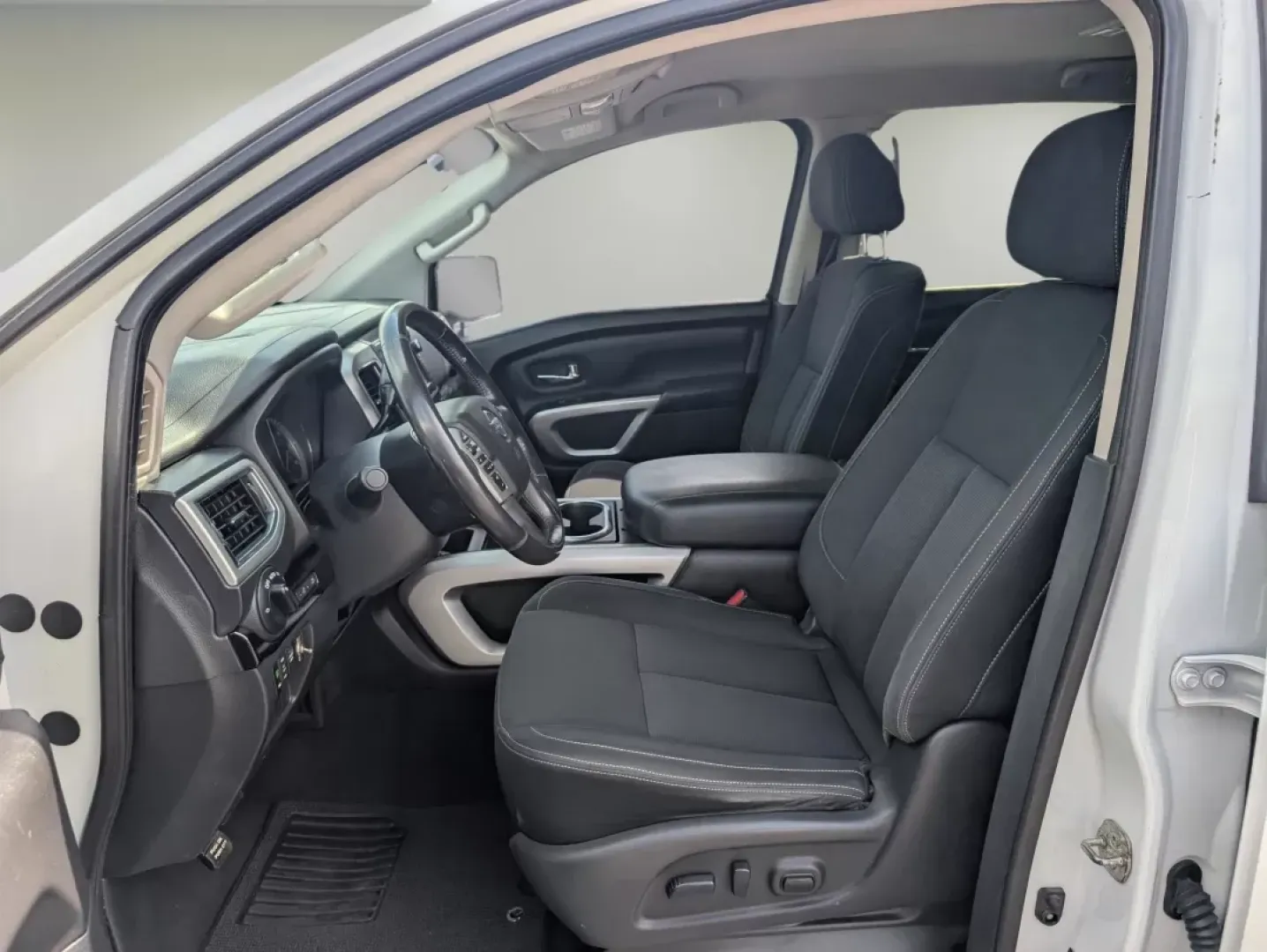 2018 /Black Nissan Titan SV (1N6AA1E63JN) with an Other engine, located at 1430 Gateway Drive, Opelika, AL, 36801, (334) 239-0944, 32.637871, -85.409790 - **Unleash Your Weekend Adventures in the 2018 Nissan Titan SV at Gils Auto - Phenix City!** <br /> <br /> Are you ready to elevate your weekend getaways or tackle daily commutes with confidence? The 2018 Nissan Titan SV, now available at Gils Auto in Phenix City, AL, is the perfect companion for th - Photo#9