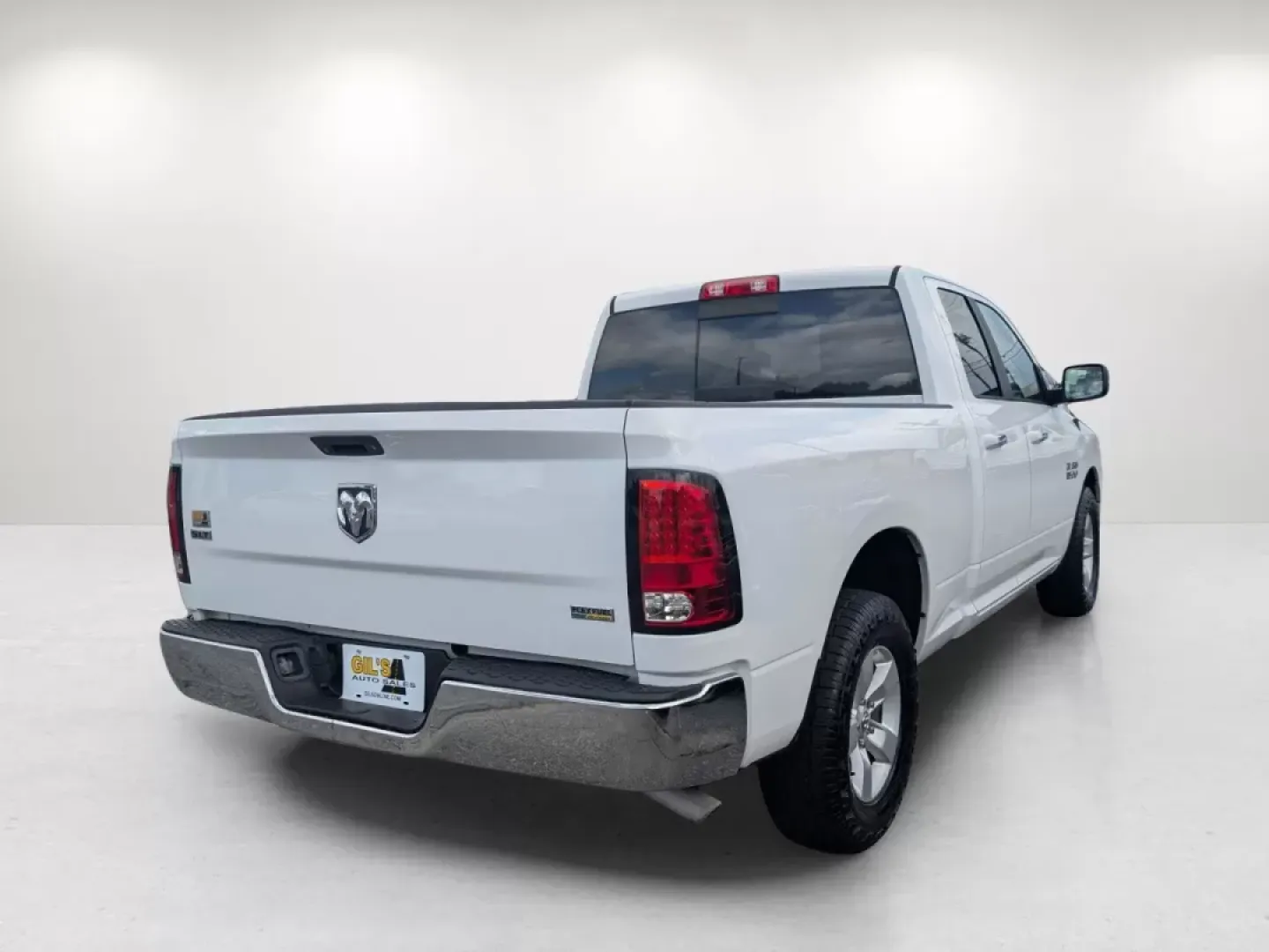 2018 /Diesel Gray/Black Ram 1500 SLT (1C6RR6GG1JS) with an Other engine, located at 5115 14th Ave., Columbus, GA, 31904, (706) 323-0345, 32.511494, -84.971046 - Experience the perfect blend of practicality and capability with this 2018 Ram 1500 SLT, designed for those who crave adventure and dependability. Whether you're a busy professional needing a reliable daily driver, a growing family looking for extra space, or someone who loves weekend getaways, this - Photo#5