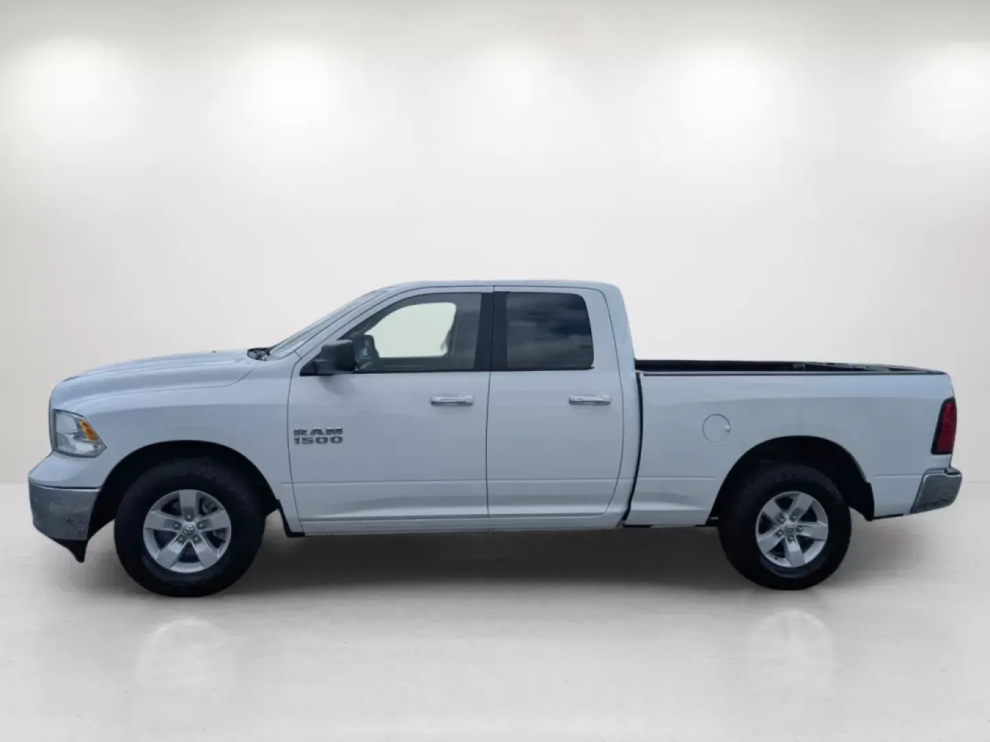2018 /Diesel Gray/Black Ram 1500 SLT (1C6RR6GG1JS) with an Other engine, located at 5115 14th Ave., Columbus, GA, 31904, (706) 323-0345, 32.511494, -84.971046 - Experience the perfect blend of practicality and capability with this 2018 Ram 1500 SLT, designed for those who crave adventure and dependability. Whether you're a busy professional needing a reliable daily driver, a growing family looking for extra space, or someone who loves weekend getaways, this - Photo#7