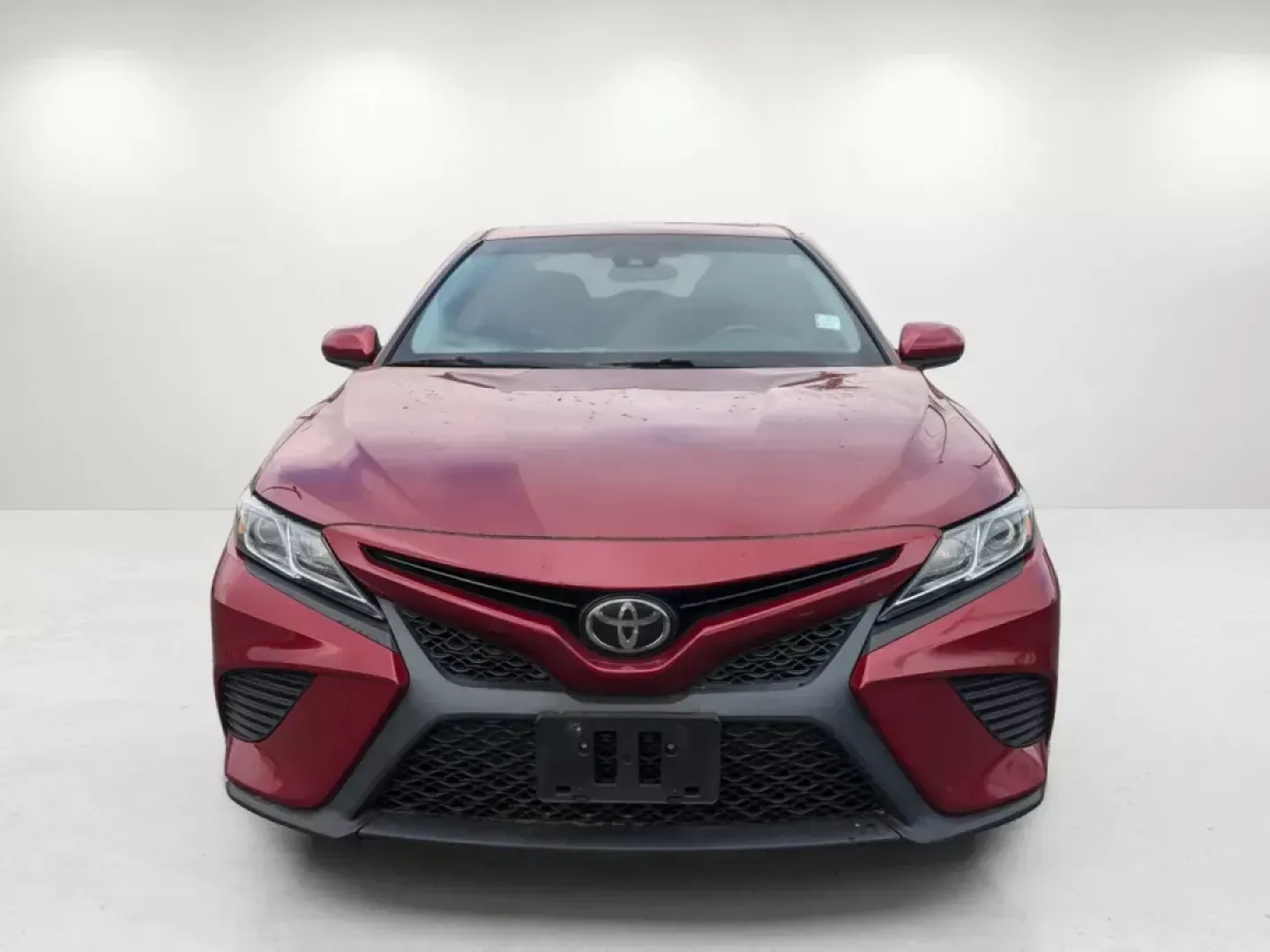 2018 Toyota Camry SE (4T1B11HK5JU) with an Regular Unleaded I-4 2.5 L/152 engine, 8-Speed Automatic w/OD transmission, located at 1430 Gateway Drive, Opelika, AL, 36801, (334) 239-0944, 32.637871, -85.409790 - 2018 Toyota Camry SE - Photo#2