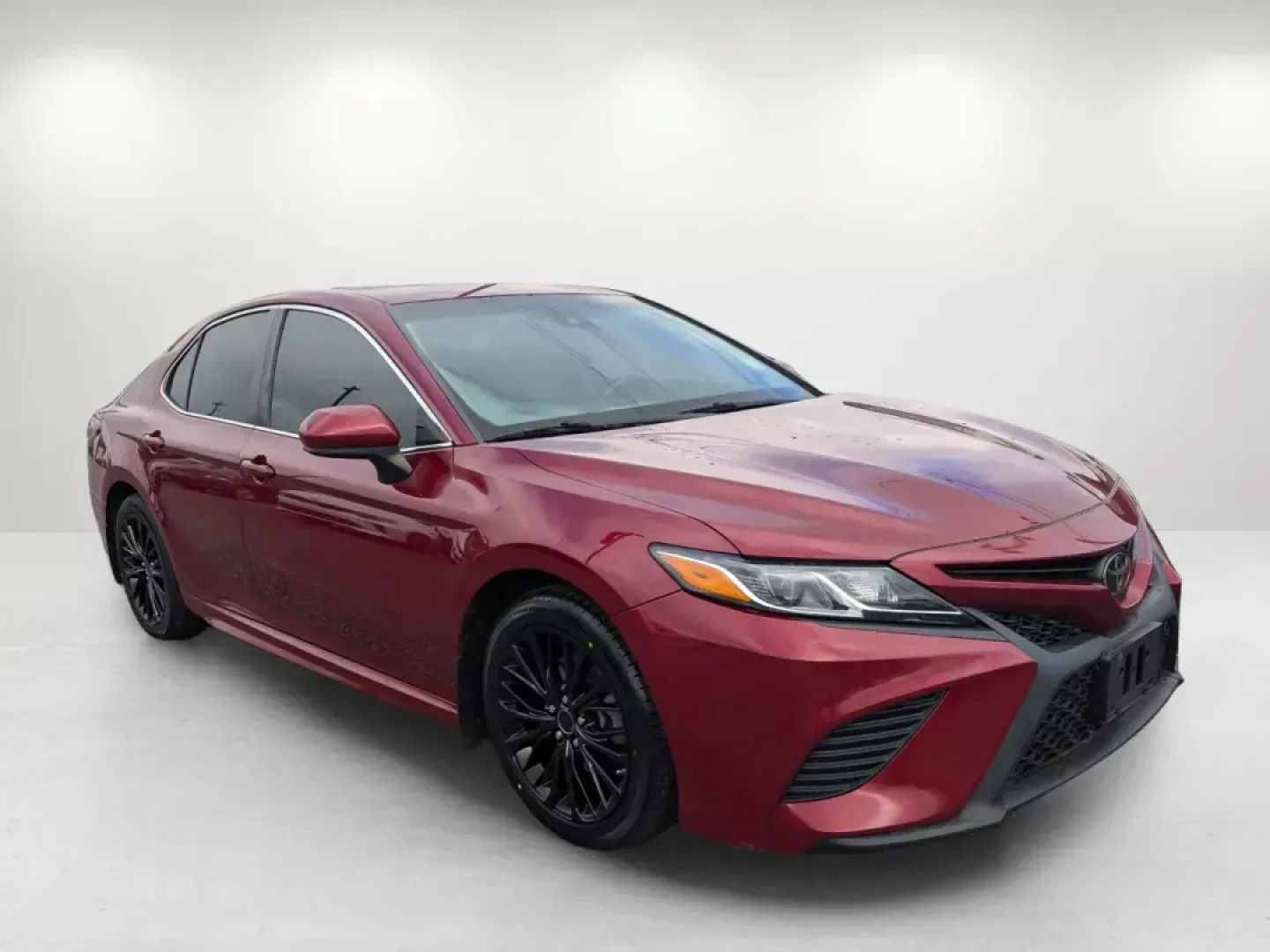 2018 Toyota Camry SE (4T1B11HK5JU) with an Regular Unleaded I-4 2.5 L/152 engine, 8-Speed Automatic w/OD transmission, located at 1430 Gateway Drive, Opelika, AL, 36801, (334) 239-0944, 32.637871, -85.409790 - 2018 Toyota Camry SE - Photo#3