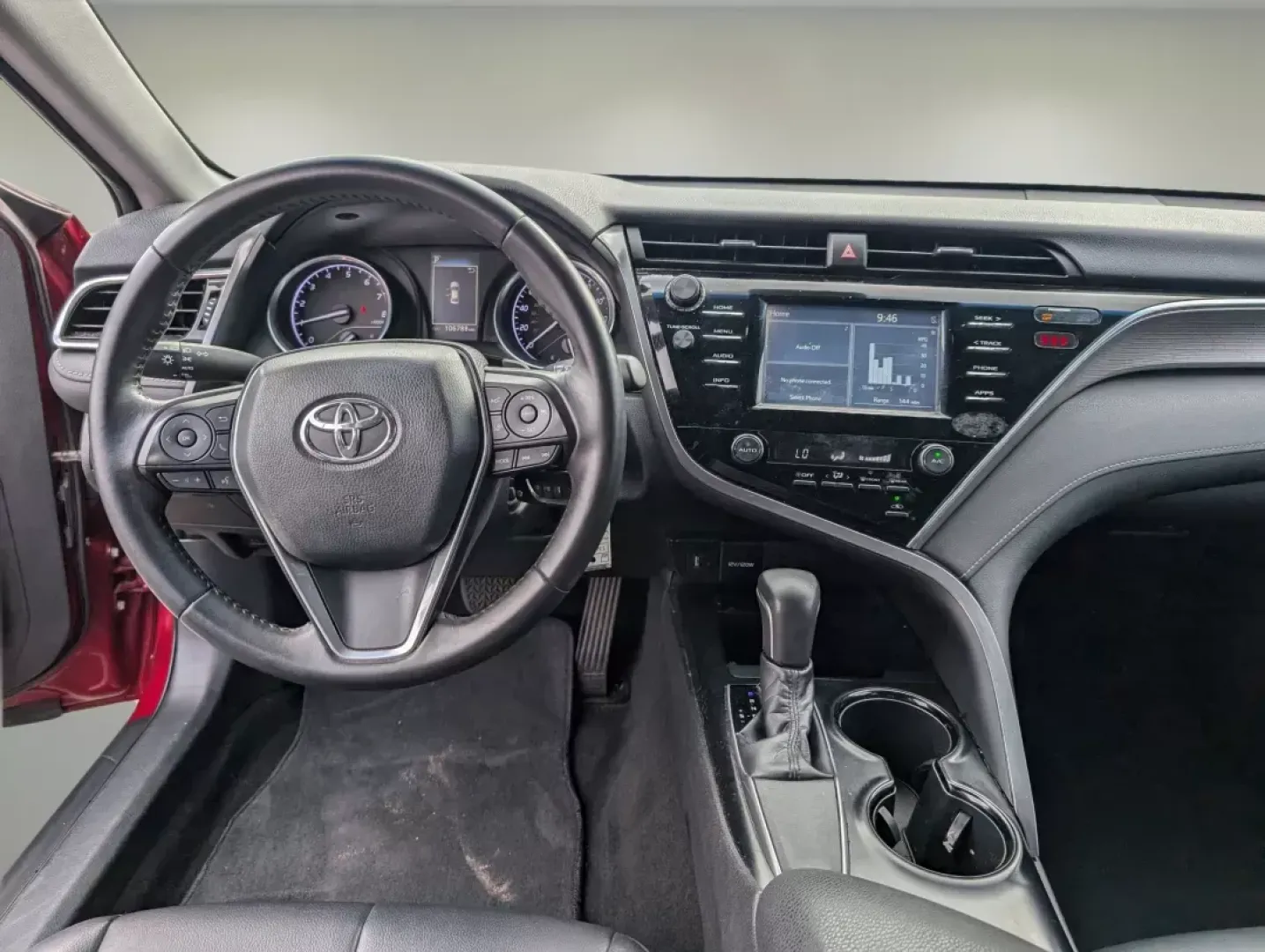 2018 Toyota Camry SE (4T1B11HK5JU) with an Regular Unleaded I-4 2.5 L/152 engine, 8-Speed Automatic w/OD transmission, located at 1430 Gateway Drive, Opelika, AL, 36801, (334) 239-0944, 32.637871, -85.409790 - 2018 Toyota Camry SE - Photo#12