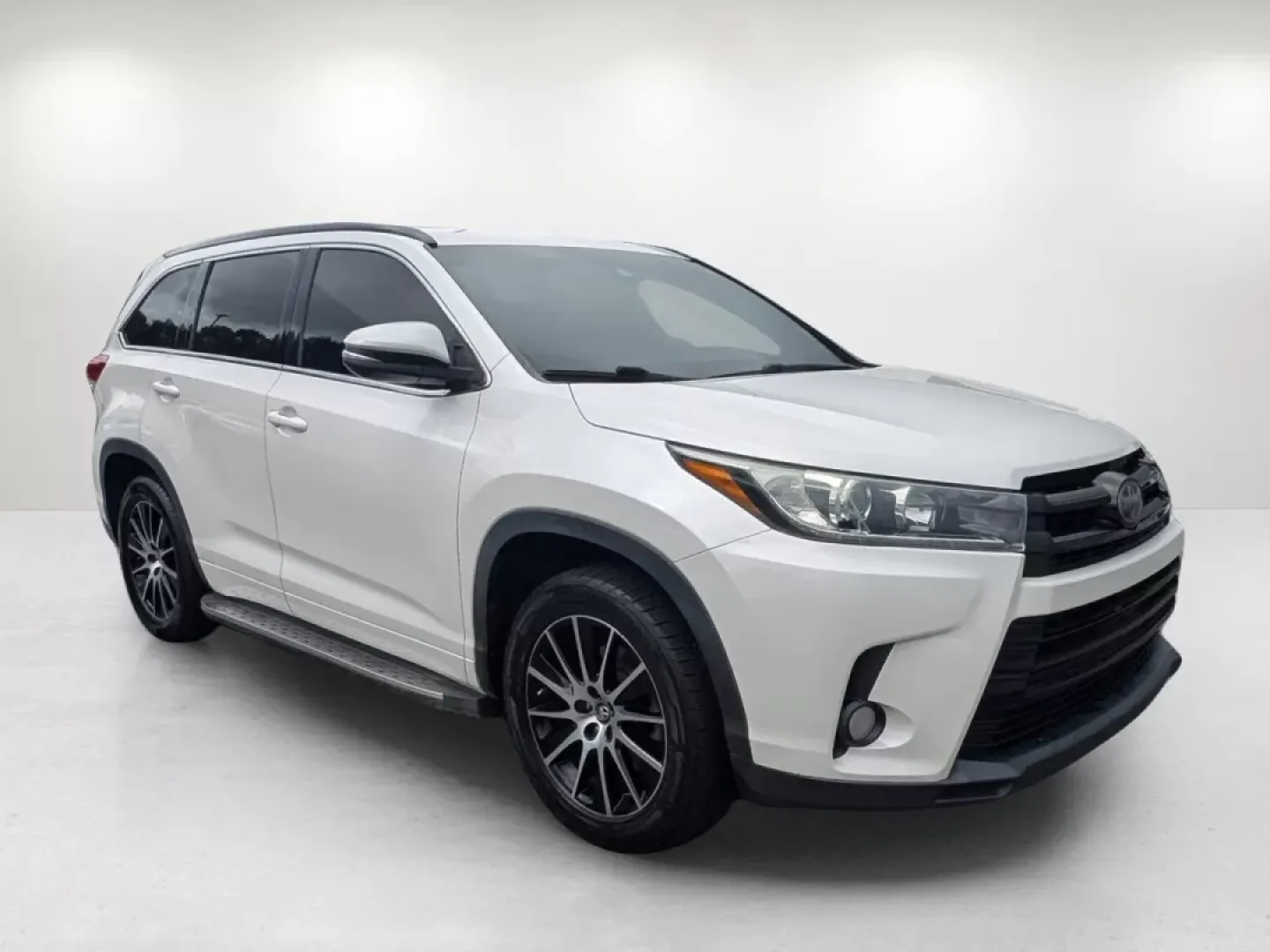 2018 Toyota Highlander (5TDKZRFH0JS) with an Other engine, located at 3959 U.S. 80 W, Phenix City, AL, 36870, (334) 297-4885, 32.469296, -85.135185 - **Experience Unmatched Versatility with the 2018 Toyota Highlander at Gils Auto - Your Buy Here Pay Here Dealership in Phenix City, AL!**<br /> <br /> Are you ready to elevate your family adventures, daily commutes, or weekend getaways? Meet the 2018 Toyota Highlander, the perfect blend of comfort, - Photo#3