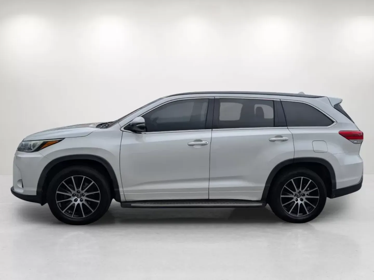 2018 Toyota Highlander (5TDKZRFH0JS) with an Other engine, located at 3959 U.S. 80 W, Phenix City, AL, 36870, (334) 297-4885, 32.469296, -85.135185 - **Experience Unmatched Versatility with the 2018 Toyota Highlander at Gils Auto - Your Buy Here Pay Here Dealership in Phenix City, AL!**<br /> <br /> Are you ready to elevate your family adventures, daily commutes, or weekend getaways? Meet the 2018 Toyota Highlander, the perfect blend of comfort, - Photo#8