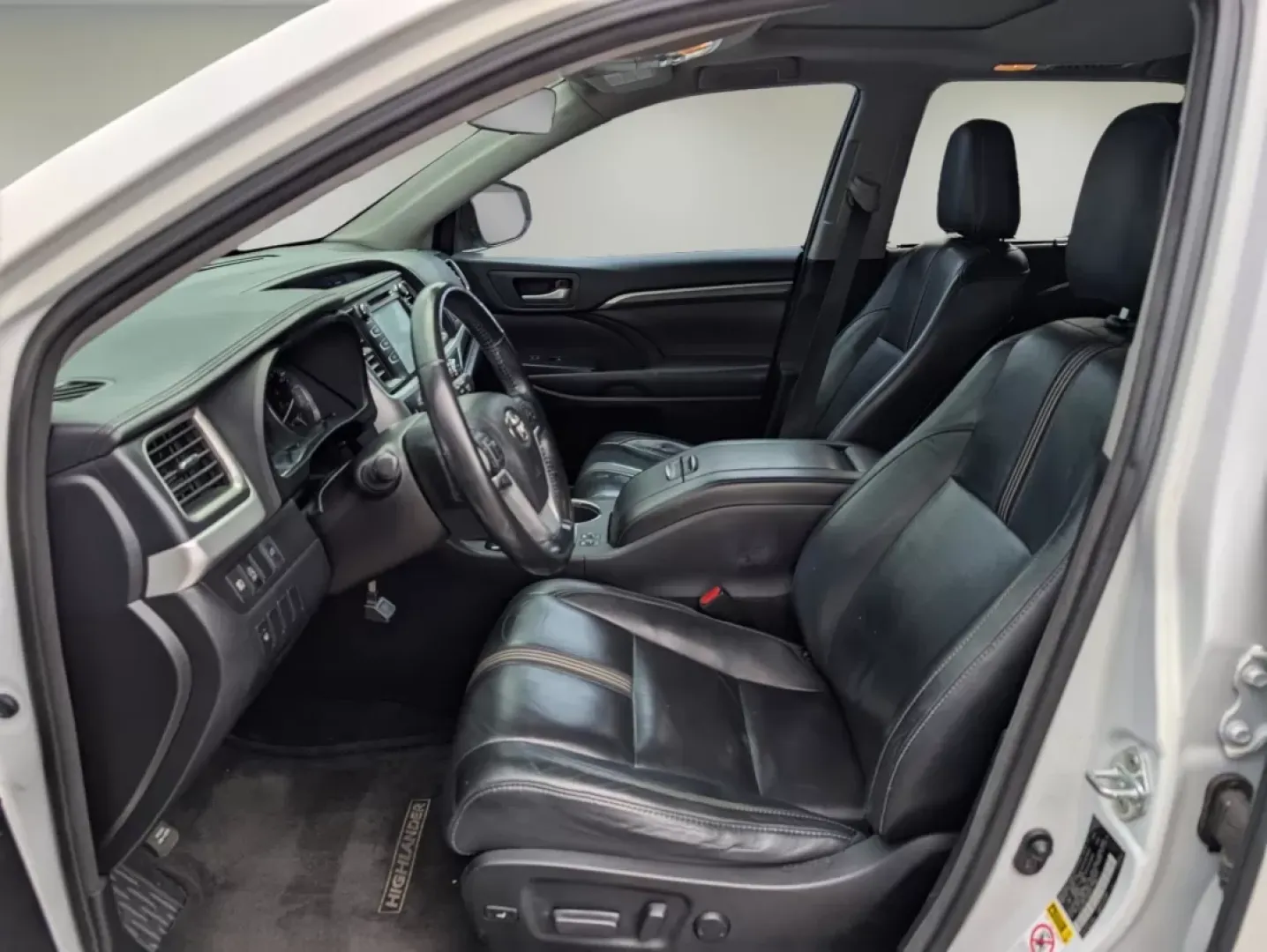 2018 Toyota Highlander (5TDKZRFH0JS) with an Other engine, located at 3959 U.S. 80 W, Phenix City, AL, 36870, (334) 297-4885, 32.469296, -85.135185 - **Experience Unmatched Versatility with the 2018 Toyota Highlander at Gils Auto - Your Buy Here Pay Here Dealership in Phenix City, AL!**<br /> <br /> Are you ready to elevate your family adventures, daily commutes, or weekend getaways? Meet the 2018 Toyota Highlander, the perfect blend of comfort, - Photo#10