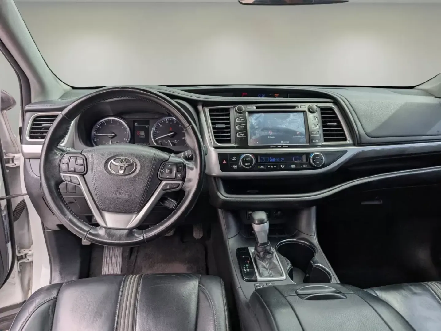 2018 Toyota Highlander (5TDKZRFH0JS) with an Other engine, located at 3959 U.S. 80 W, Phenix City, AL, 36870, (334) 297-4885, 32.469296, -85.135185 - **Experience Unmatched Versatility with the 2018 Toyota Highlander at Gils Auto - Your Buy Here Pay Here Dealership in Phenix City, AL!**<br /> <br /> Are you ready to elevate your family adventures, daily commutes, or weekend getaways? Meet the 2018 Toyota Highlander, the perfect blend of comfort, - Photo#13