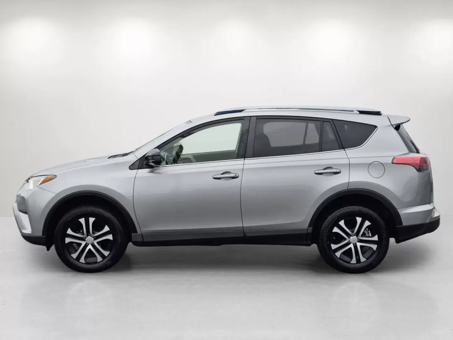 2018 Toyota RAV4 LE (JTMZFREV4JJ) with an Other engine, located at 1430 Gateway Drive, Opelika, AL, 36801, (334) 239-0944, 32.637871, -85.409790 - 2018 Toyota RAV4 LE - Photo#7