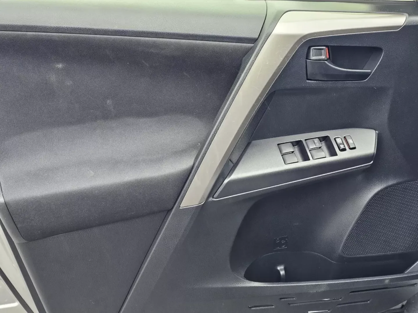 2018 Toyota RAV4 LE (JTMZFREV4JJ) with an Other engine, located at 7000 Northlake Connector, Columbus, GA, 31904, (706) 987-8085, 32.524975, -84.978134 - Adventure awaits with the 2018 Toyota RAV4 LE, a versatile SUV that's perfect for your active lifestyle. Whether you're planning weekend getaways, daily commutes, or family road trips, this vehicle is engineered to meet your needs and exceed your expectations. At Gils Auto in Phenix City, AL, we pro - Photo#8