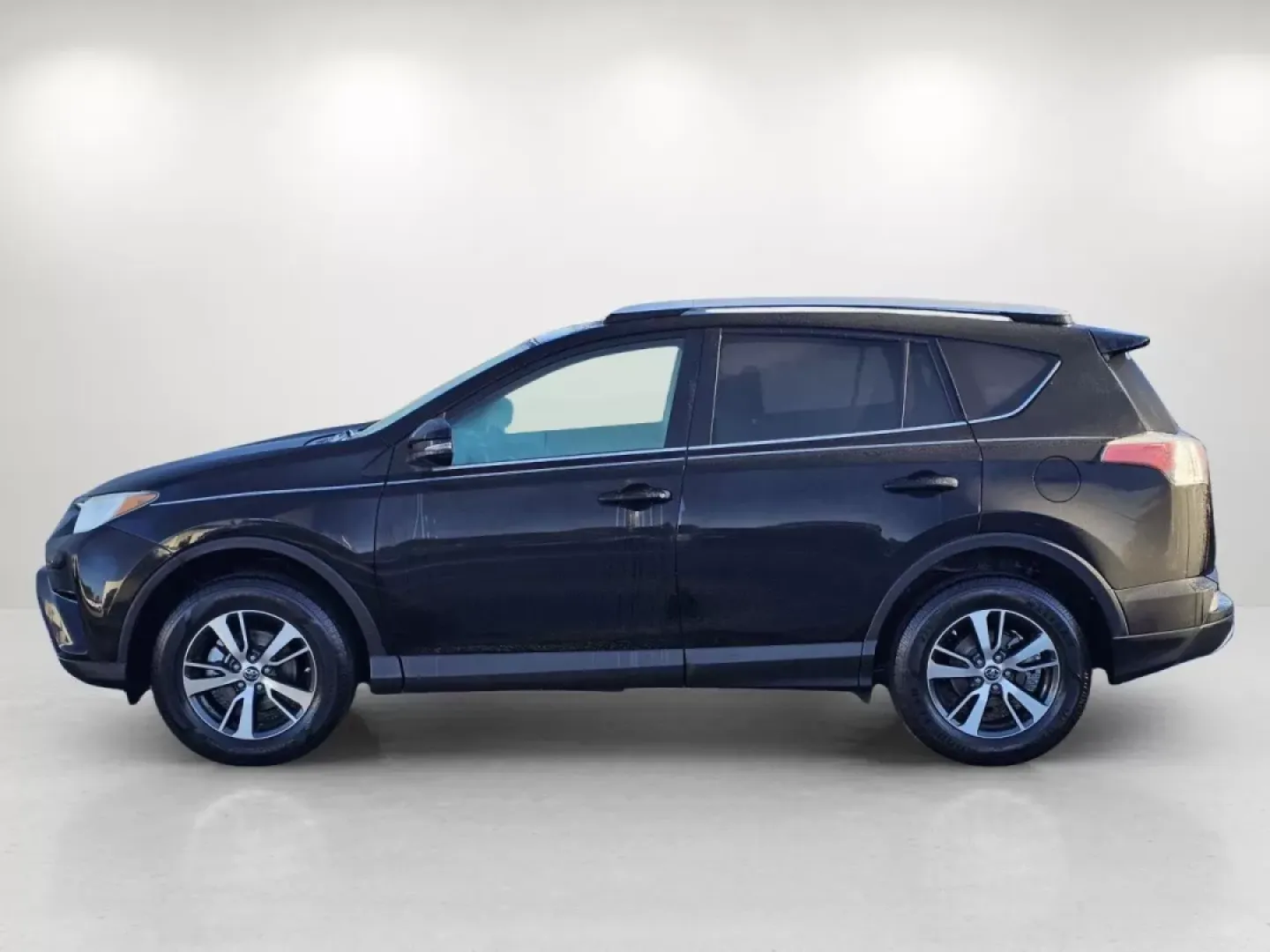 2018 Toyota RAV4 XLE (2T3RFREV3JW) with an Other engine, located at 804 22nd Ave, Phenix City, AL, 36870, (334) 297-1860, 32.484749, -85.024475 - 2018 Toyota RAV4 XLE - Photo#7