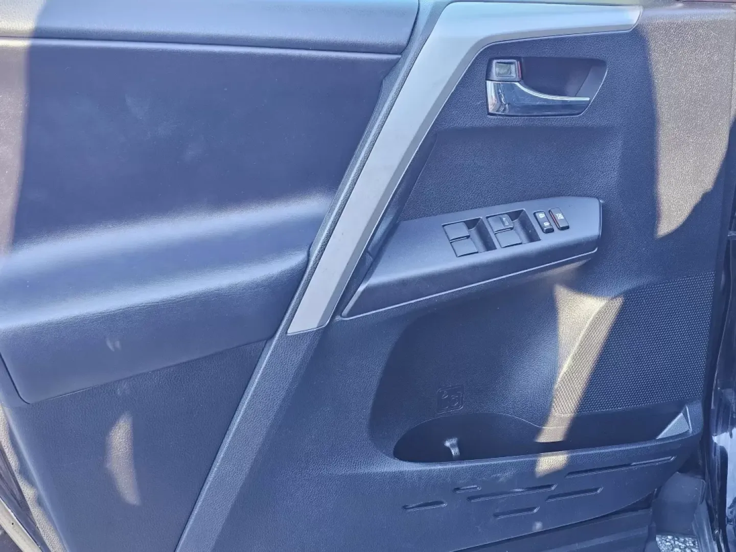 2018 Toyota RAV4 XLE (2T3RFREV3JW) with an Other engine, located at 804 22nd Ave, Phenix City, AL, 36870, (334) 297-1860, 32.484749, -85.024475 - 2018 Toyota RAV4 XLE - Photo#8