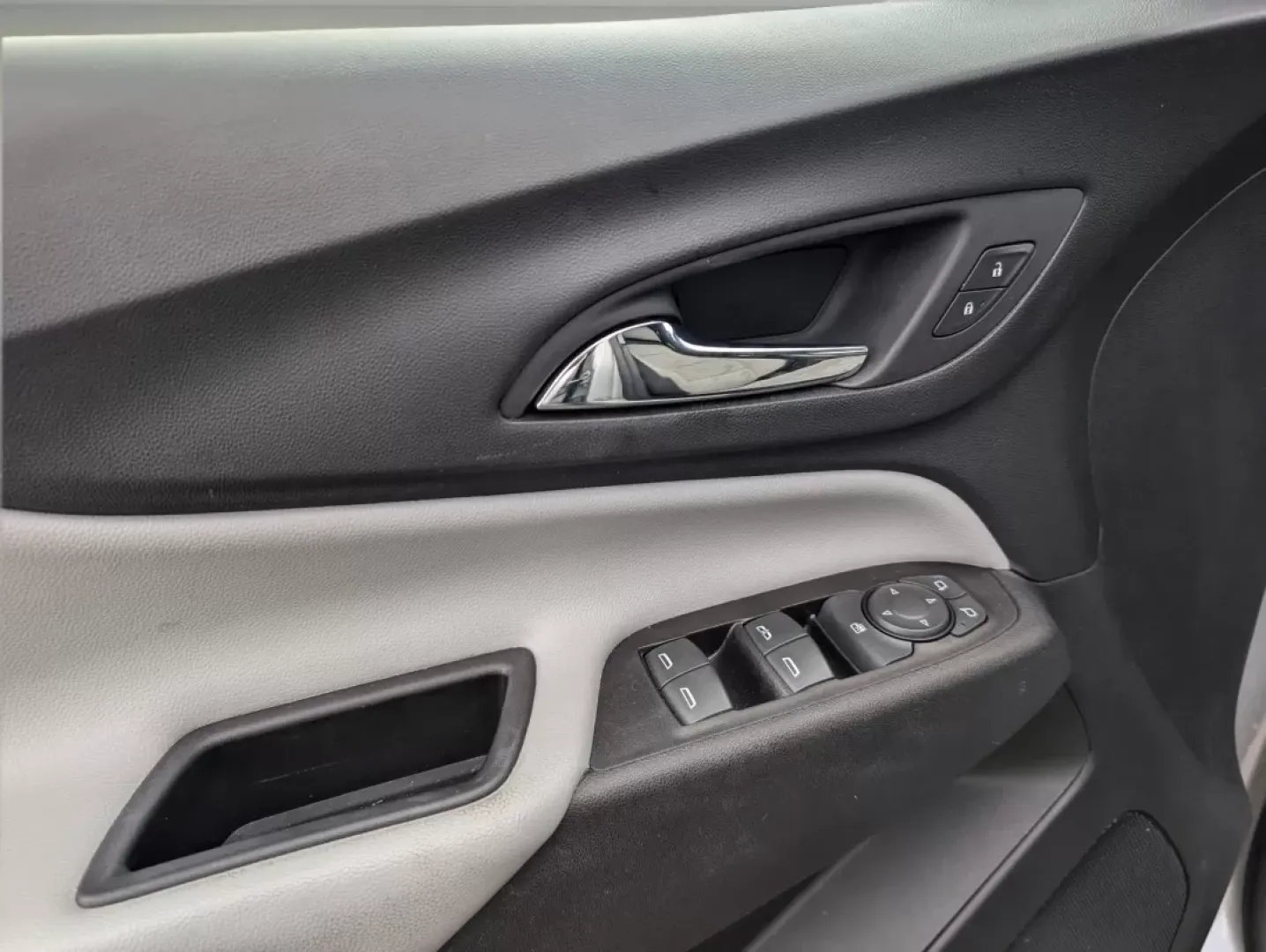2019 /Medium Ash Gray Chevrolet Equinox LS (2GNAXHEV2K6) with an Other engine, located at 7000 Northlake Connector, Columbus, GA, 31904, (706) 987-8085, 32.524975, -84.978134 - **Experience Adventure with the 2019 Chevrolet Equinox LS at Gils Auto - Phenix City #2!**<br /> <br /> Are you in search of a reliable and stylish SUV that can elevate your daily commute, family outings, or weekend adventures? Look no further than this 2019 Chevrolet Equinox LS, available now at Gi - Photo#8
