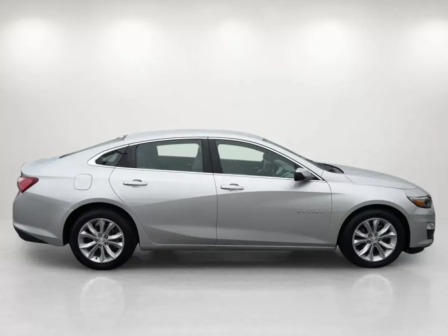 2019 /Dark Atmosphere/ Medium Ash Gray Chevrolet Malibu LT (1G1ZD5ST1KF) with an Turbocharged Gas I4 1.5L/91 engine, 1-Speed Automatic transmission, located at 804 22nd Ave, Phenix City, AL, 36870, (334) 297-1860, 32.484749, -85.024475 - 2019 Chevrolet Malibu LT - Photo#3