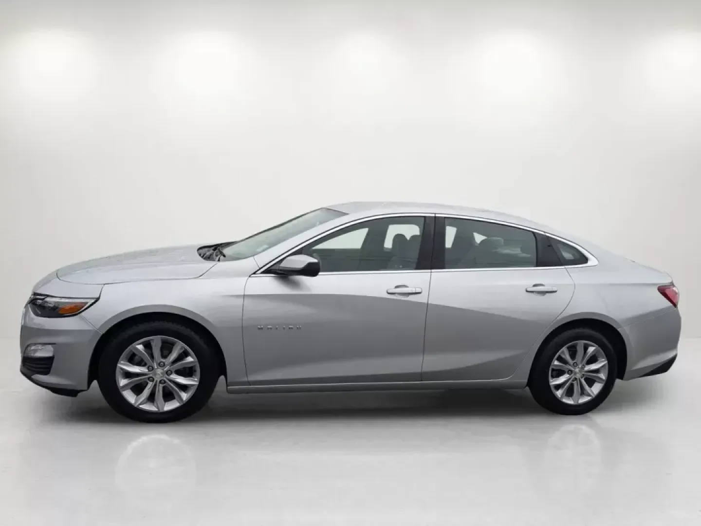 2019 /Dark Atmosphere/ Medium Ash Gray Chevrolet Malibu LT (1G1ZD5ST1KF) with an Turbocharged Gas I4 1.5L/91 engine, 1-Speed Automatic transmission, located at 804 22nd Ave, Phenix City, AL, 36870, (334) 297-1860, 32.484749, -85.024475 - 2019 Chevrolet Malibu LT - Photo#7