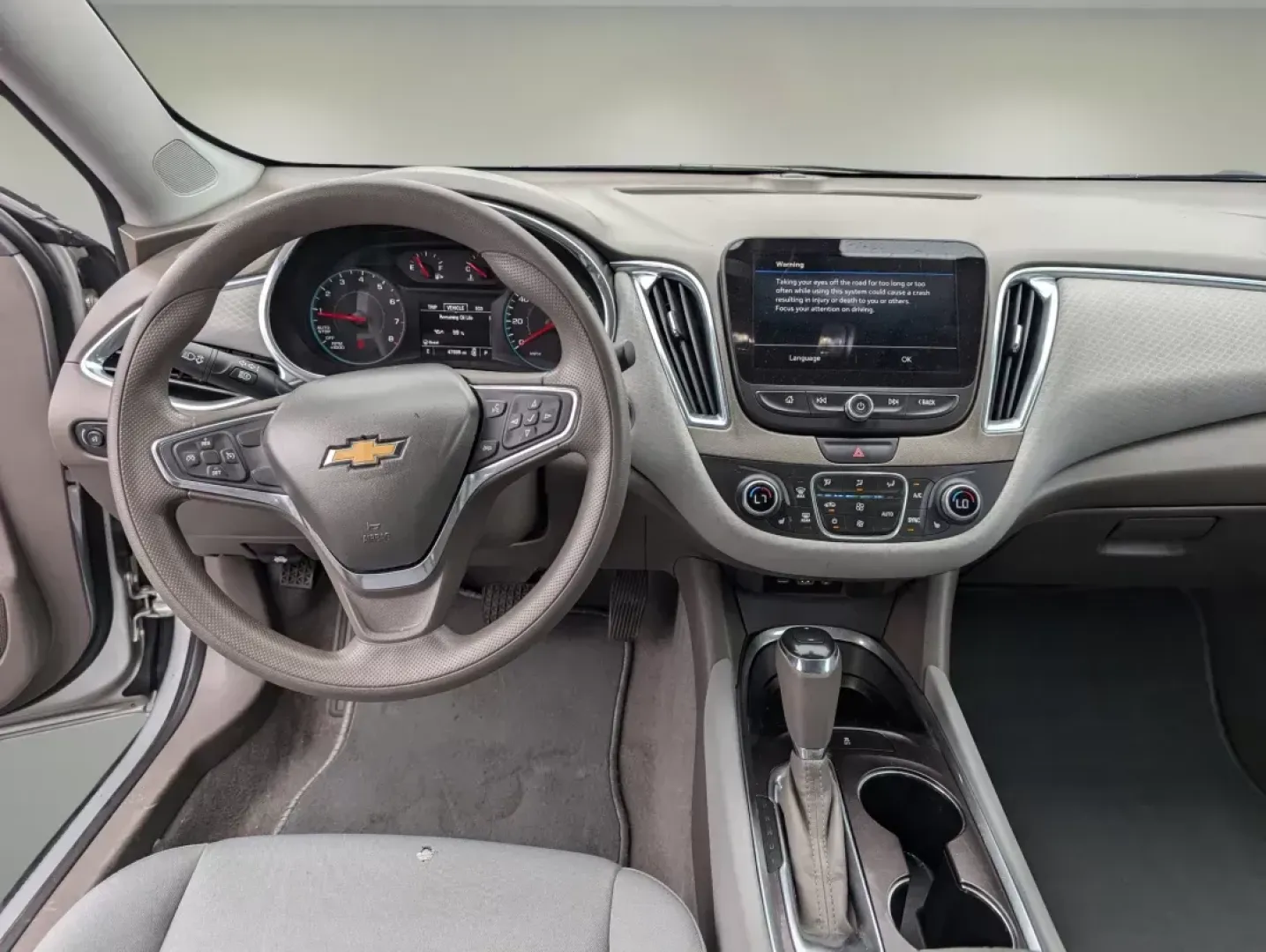 2019 /Dark Atmosphere/ Medium Ash Gray Chevrolet Malibu LT (1G1ZD5ST1KF) with an Turbocharged Gas I4 1.5L/91 engine, 1-Speed Automatic transmission, located at 804 22nd Ave, Phenix City, AL, 36870, (334) 297-1860, 32.484749, -85.024475 - 2019 Chevrolet Malibu LT - Photo#10