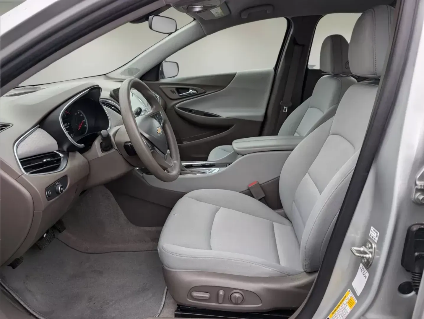 2019 /Dark Atmosphere/ Medium Ash Gray Chevrolet Malibu LT (1G1ZD5ST1KF) with an Turbocharged Gas I4 1.5L/91 engine, 1-Speed Automatic transmission, located at 804 22nd Ave, Phenix City, AL, 36870, (334) 297-1860, 32.484749, -85.024475 - 2019 Chevrolet Malibu LT - Photo#15