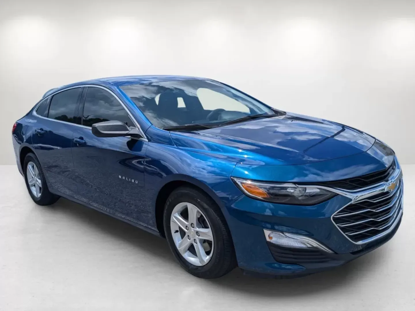 2019 /Jet Black Chevrolet Malibu LS (1G1ZB5ST1KF) with an Other engine, located at 521 Old Farm Lane Rd, Prattville, AL, 36066, (334) 325-1505, 32.482460, -86.416367 - **Experience the Open Road in Style with the 2019 Chevrolet Malibu at Gils Auto!**<br /> <br /> If you're searching for the perfect vehicle to enhance your daily commute or embark on unforgettable weekend adventures, look no further than this stunning 2019 Chevrolet Malibu LS. With its sleek design - Photo#2