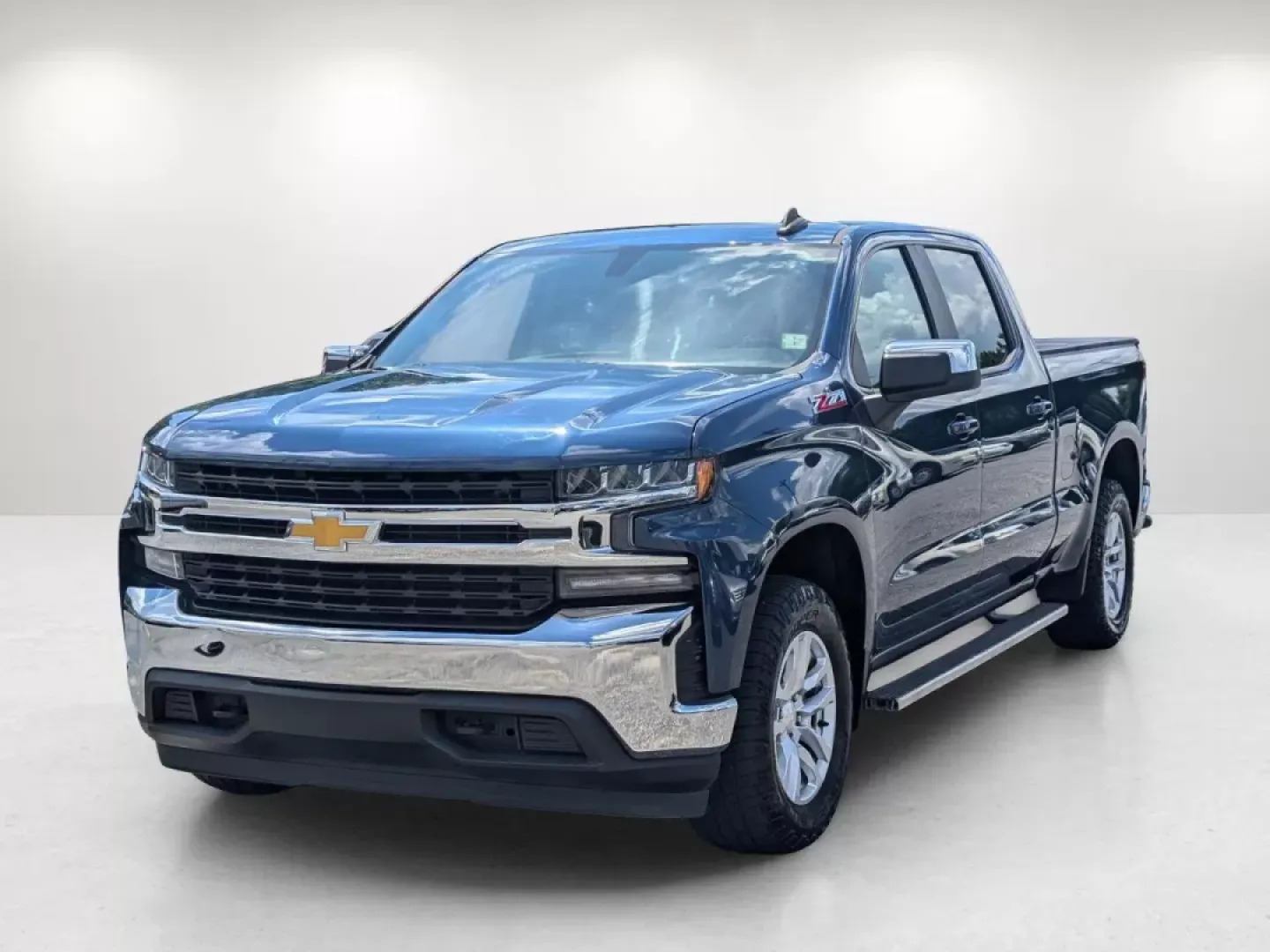 2019 /Jet Black Chevrolet Silverado 1500 LT (3GCUYDED8KG) with an Other engine, located at 3959 U.S. 80 W, Phenix City, AL, 36870, (334) 297-4885, 32.469296, -85.135185 - Discover the thrill of adventure with this 2019 Chevrolet Silverado 1500 LT, a pickup truck designed for those who crave both ruggedness and comfort, perfect for weekend getaways or daily commuting in Phenix City, AL. Whether you're a growing family needing extra space or a weekend warrior ready for - Photo#0