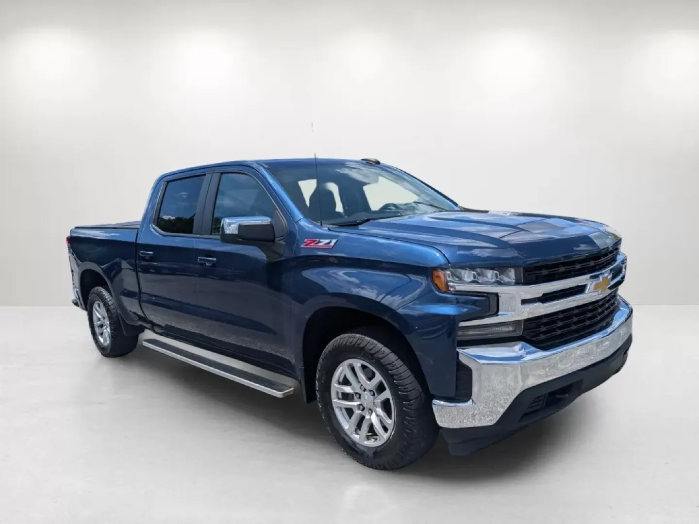 2019 /Jet Black Chevrolet Silverado 1500 LT (3GCUYDED8KG) with an Other engine, located at 3959 U.S. 80 W, Phenix City, AL, 36870, (334) 297-4885, 32.469296, -85.135185 - Discover the thrill of adventure with this 2019 Chevrolet Silverado 1500 LT, a pickup truck designed for those who crave both ruggedness and comfort, perfect for weekend getaways or daily commuting in Phenix City, AL. Whether you're a growing family needing extra space or a weekend warrior ready for - Photo#2